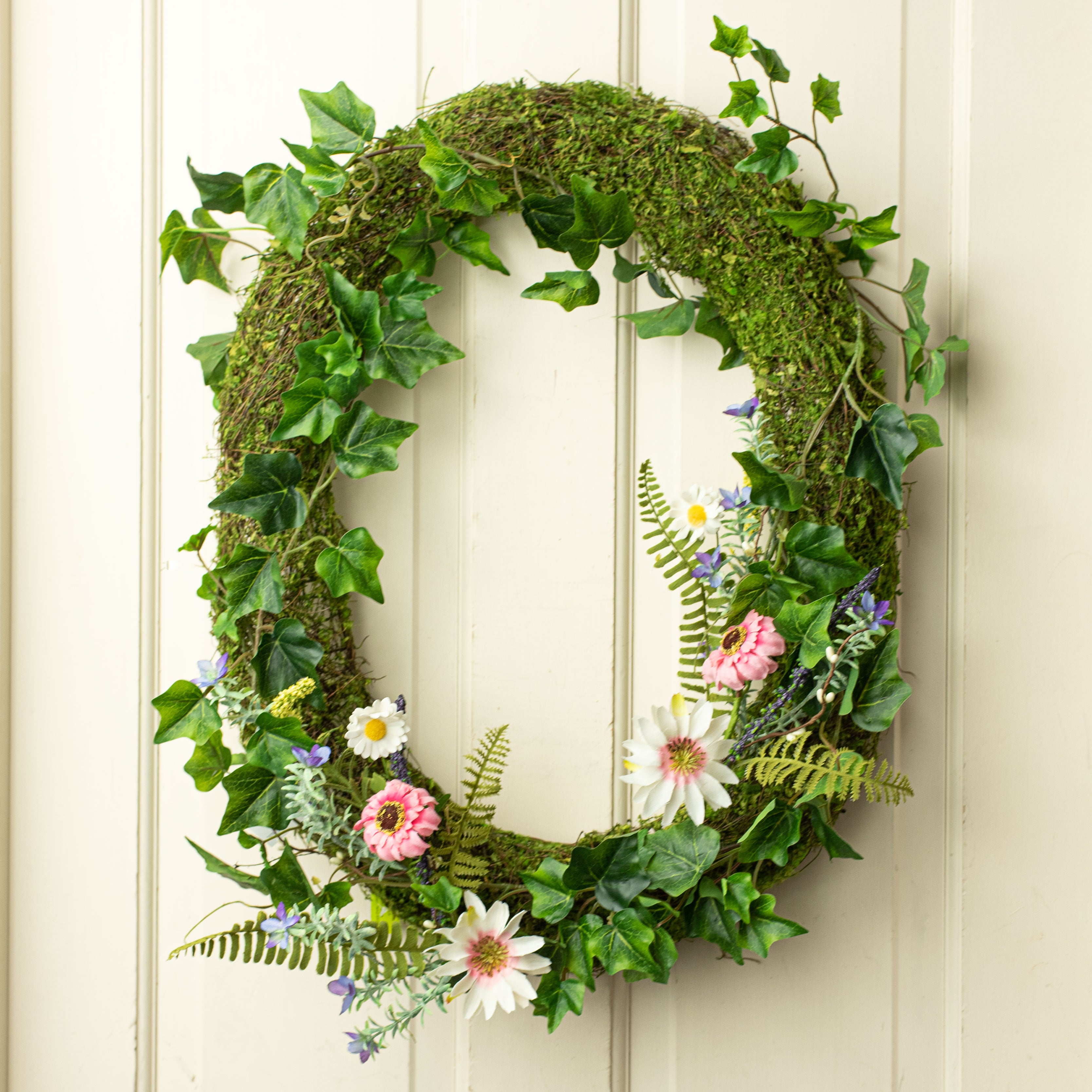 22" Green Moss Vine Wreath: Oval detail photo 5
