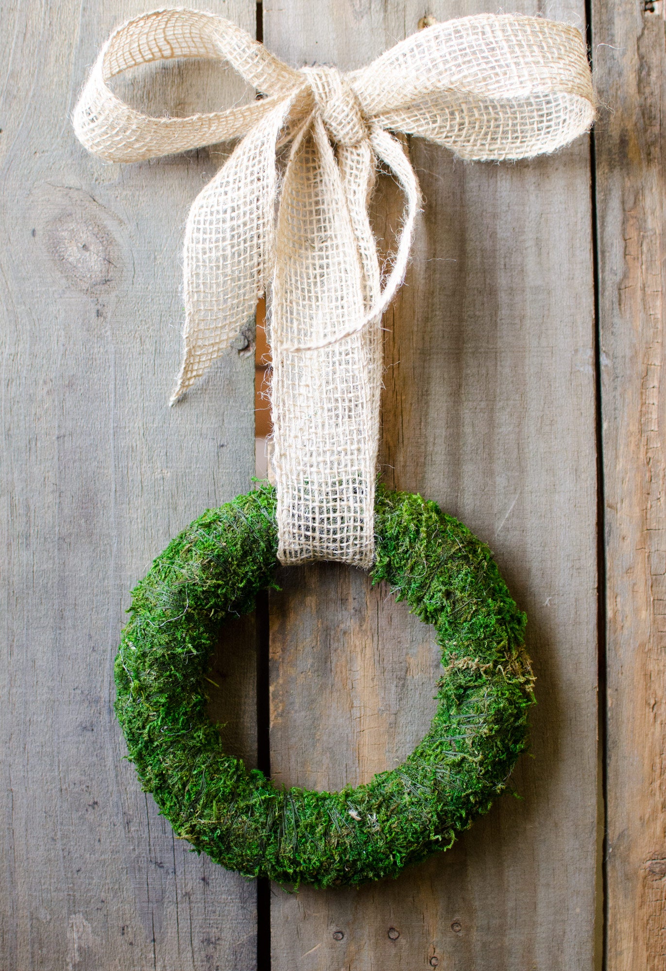 6.5" Green Moss Wreath Lifestyle Photo