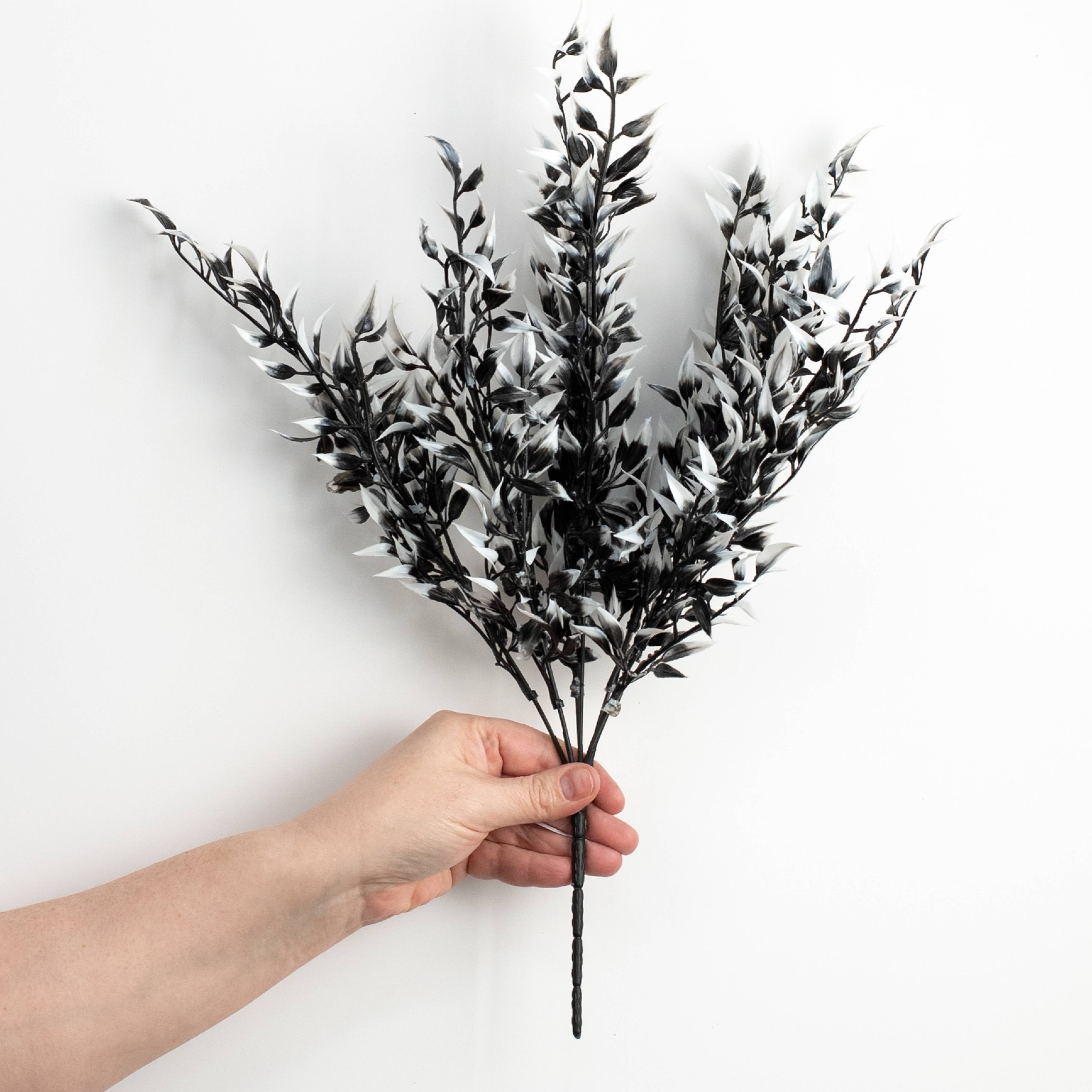 17" Halloween Leaf Bush: Black & White detail photo 3