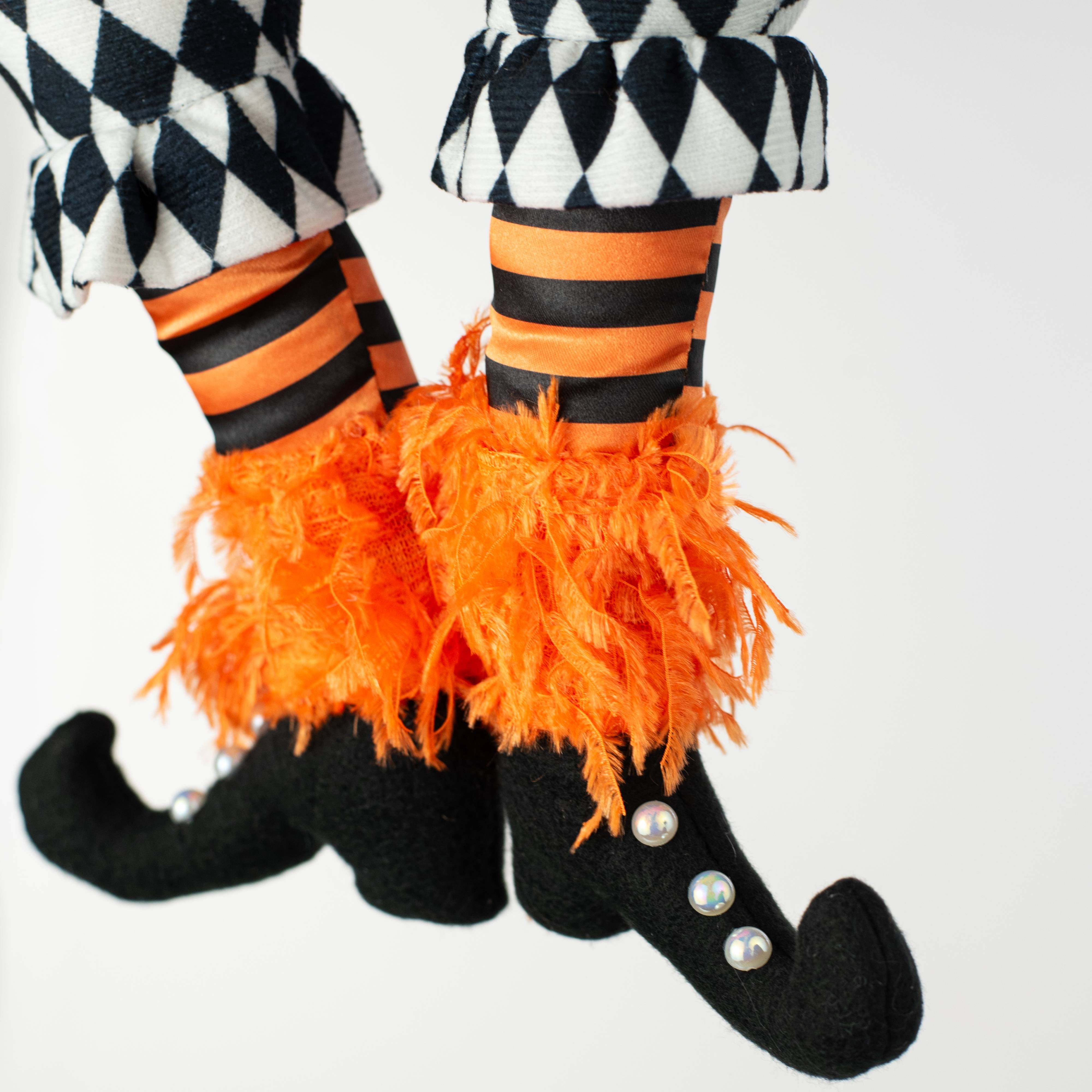 20" Harlequin Witch Wreath Decor Kit: Black & White detail photo 3