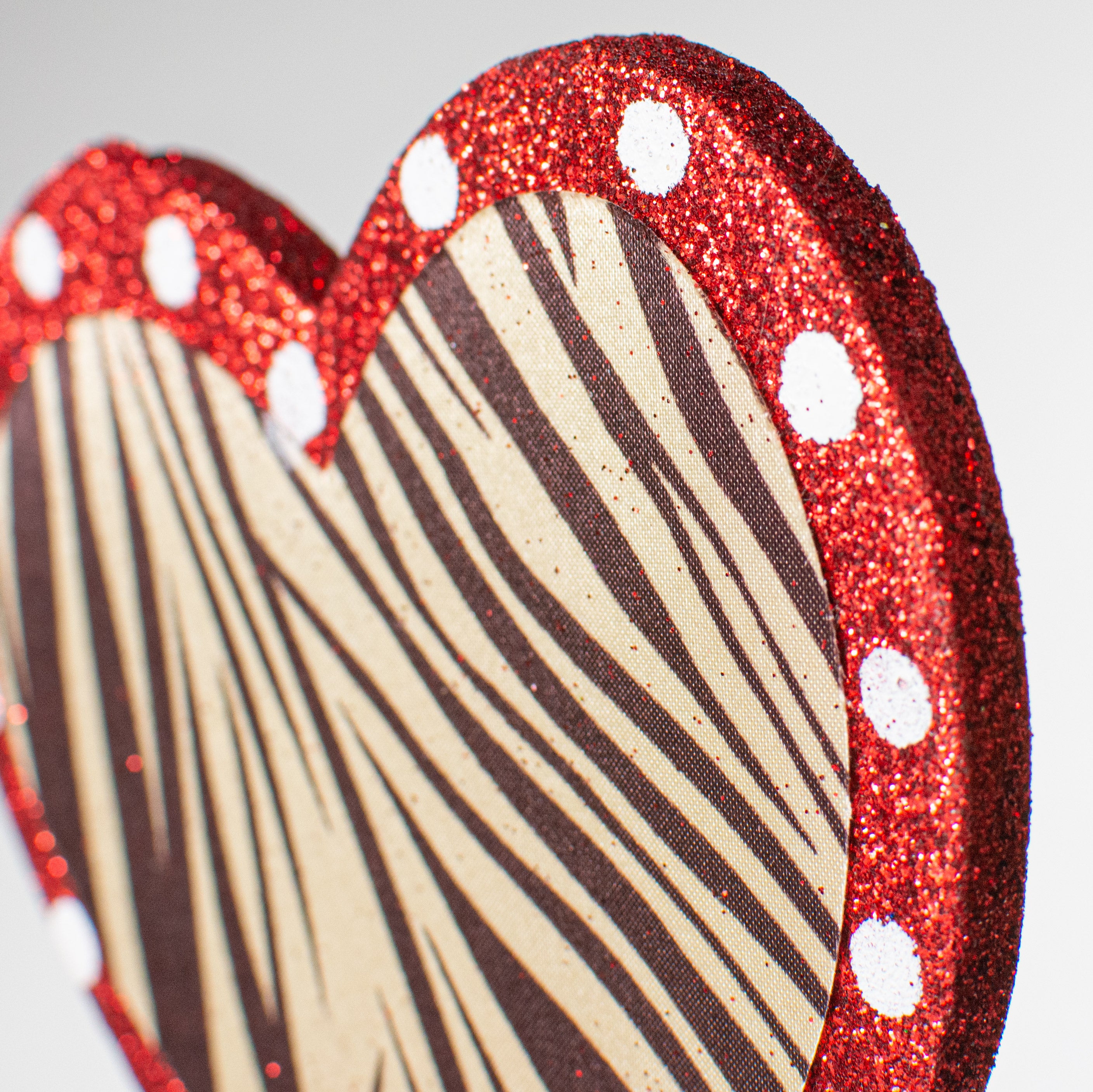 24" Heart Spray: Zebra detail photo 3