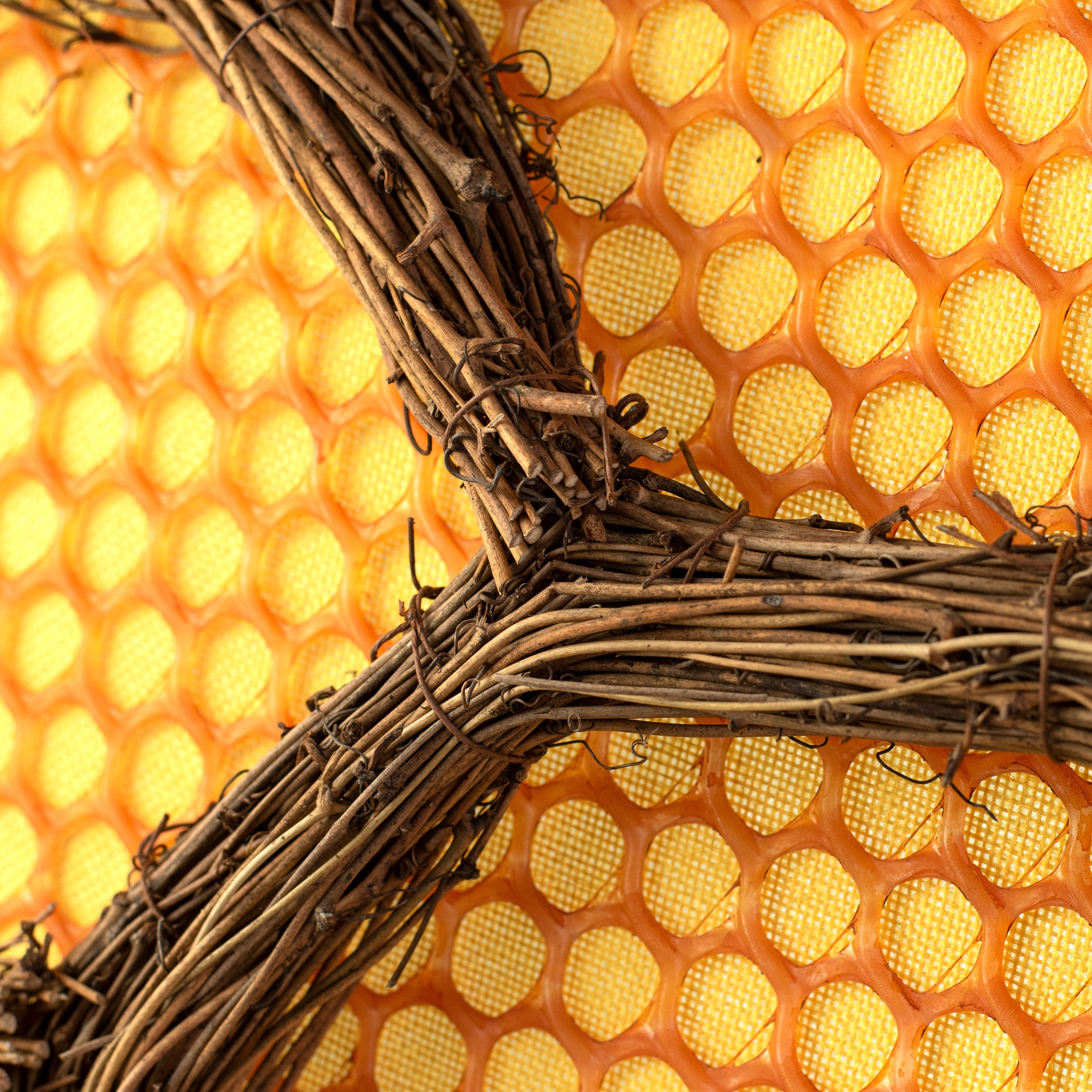 24" Honeycomb Grapevine Hanger detail photo 3