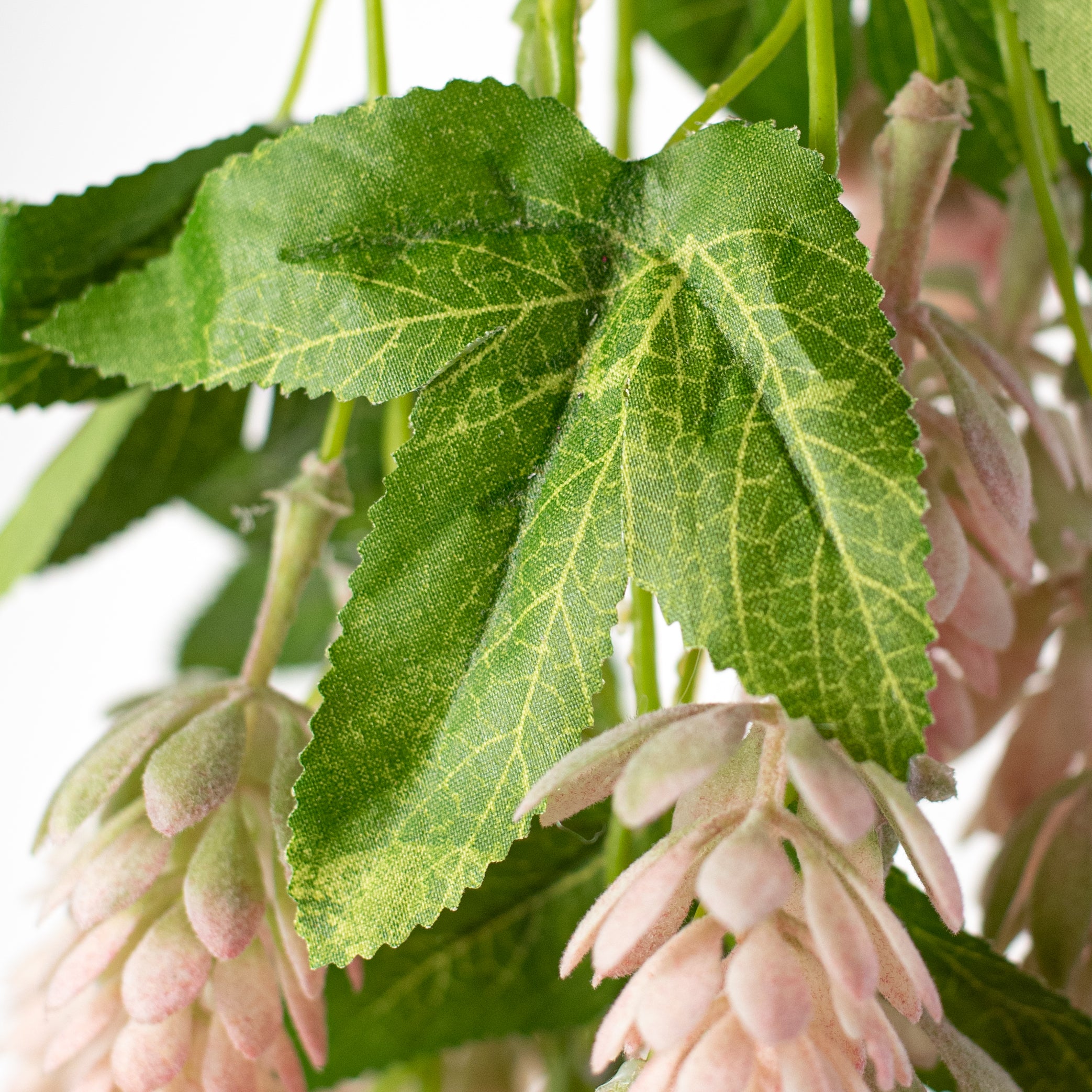 19'' Hops Hanging Spray: Pink detail photo 4