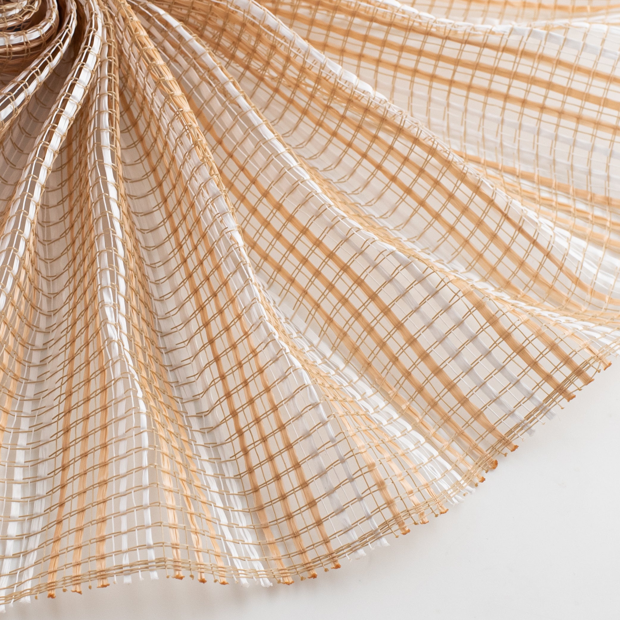 10" Horizontal Wide Strip Mesh: Natural & White Lifestyle Photo