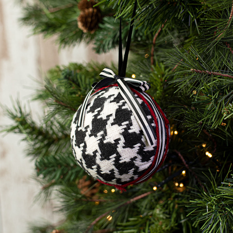 4" Houndstooth Ball Ornament Lifestyle Photo