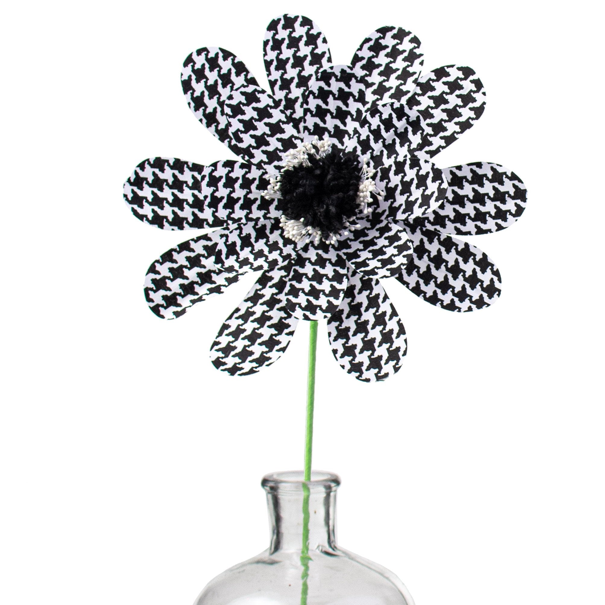 24" Houndstooth Sunflower Spray: Black Item Number: 63109BKWT