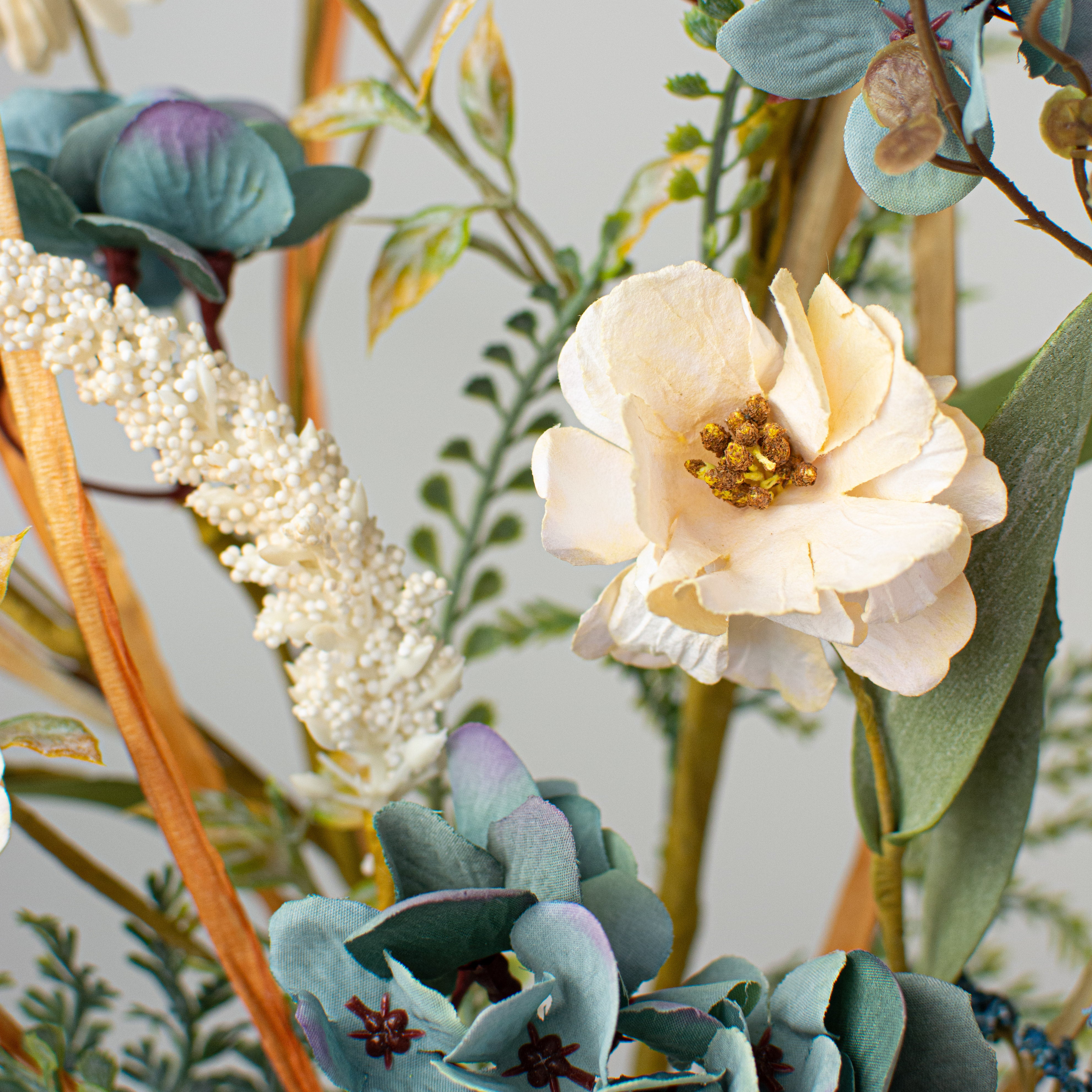21" Hydrangea, Daisy, Fern Bush: Blue & Cream Lifestyle Photo