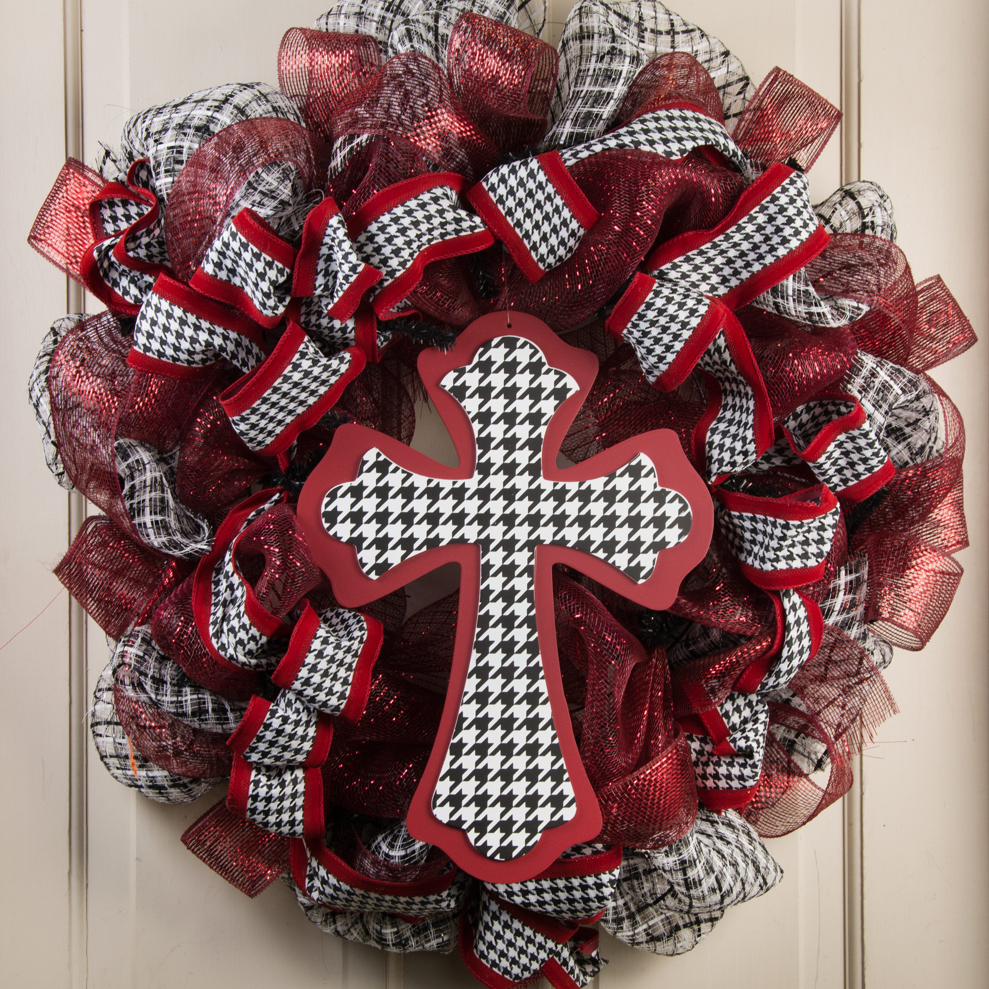 14.5" Scalloped Cross: Crimson & Houndstooth