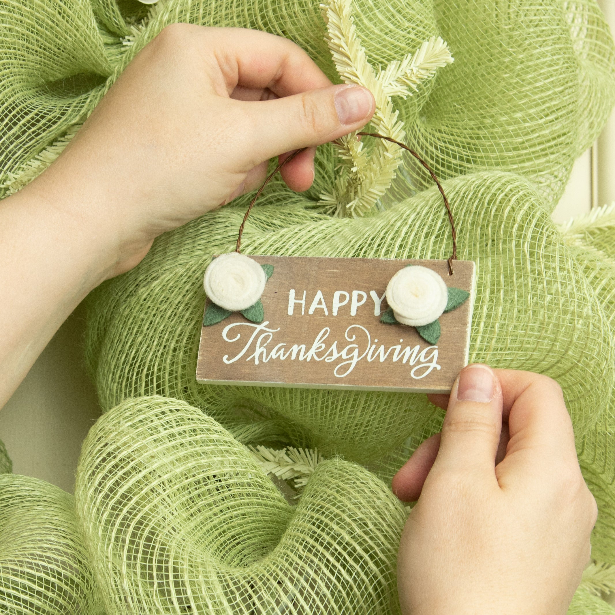 Felt Flower Happy Thanksgiving Ornament (4" x 2")