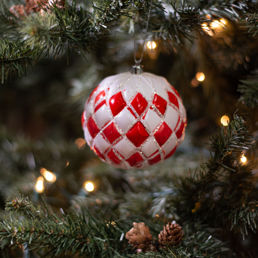 4" Diamond Pattern Ball Ornament: Red & White