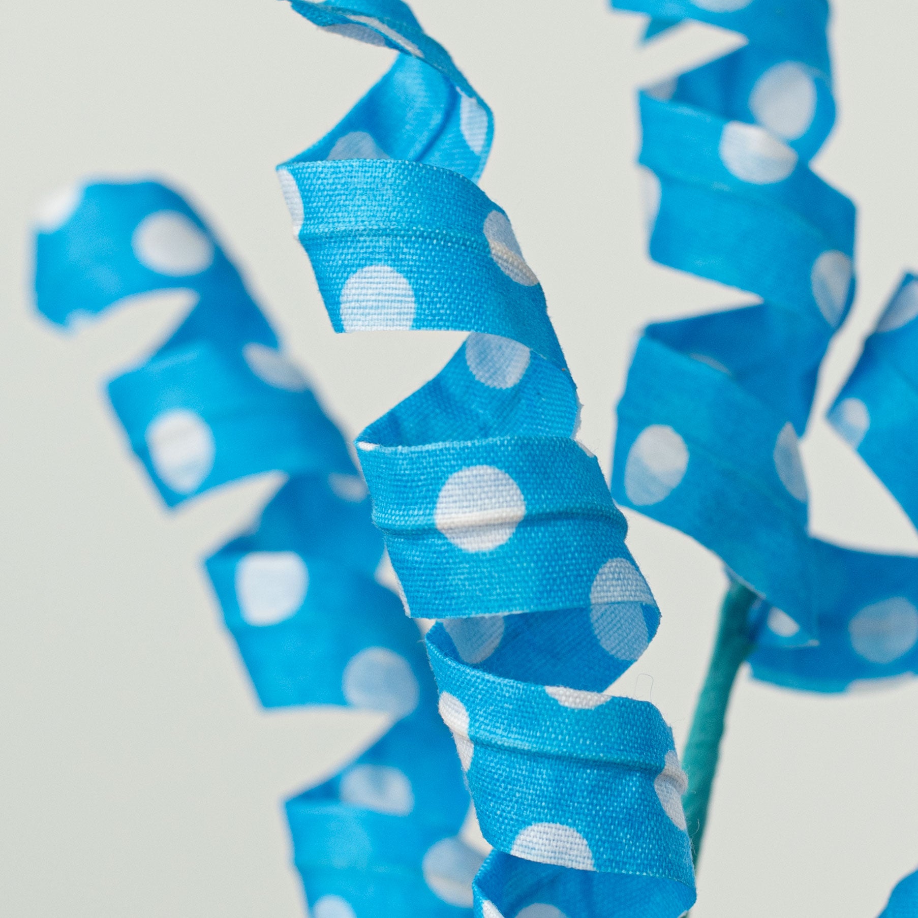 16" Polka Dot Curly Pick: Turquoise & White