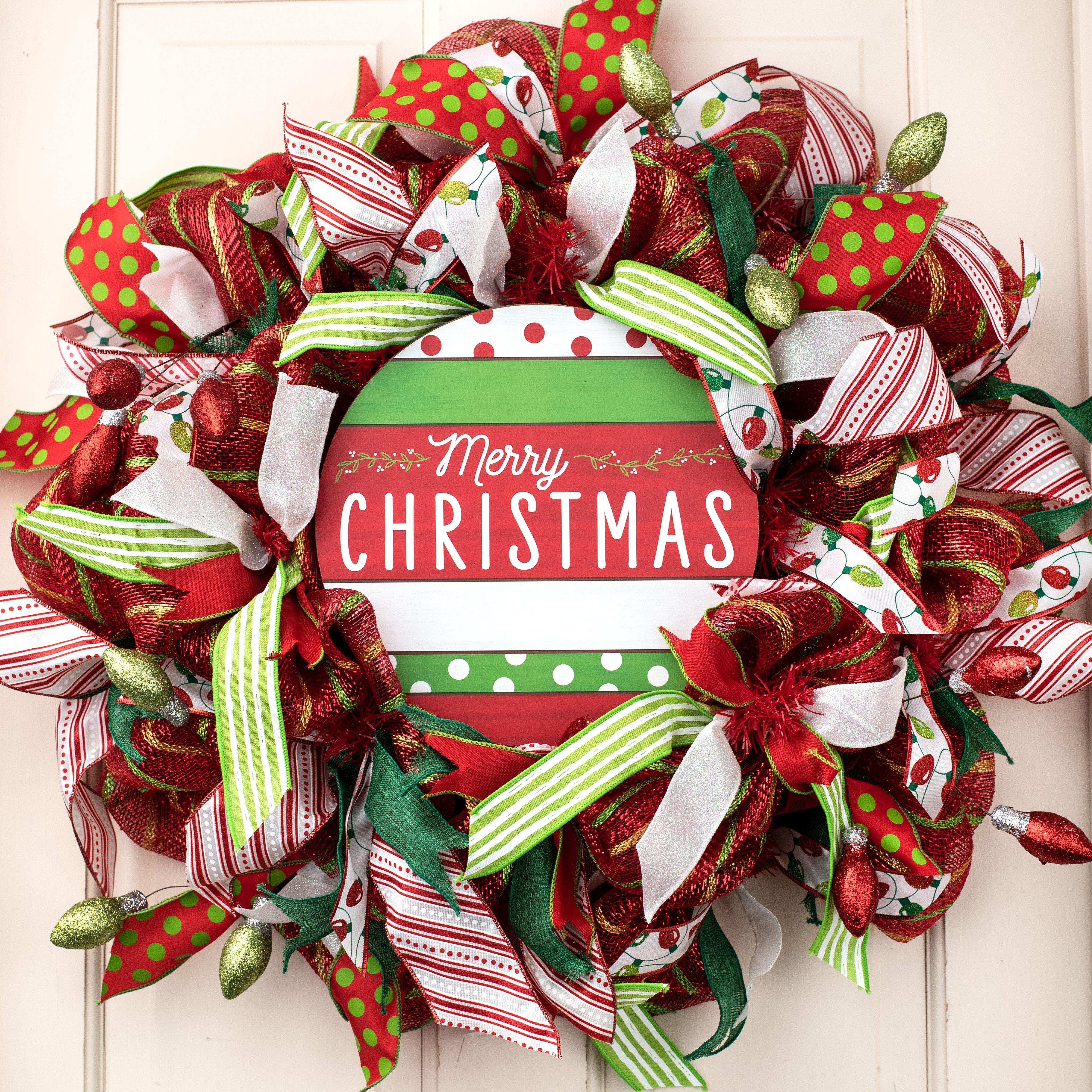 10" Round Wooden Sign: Whimsical Merry Christmas