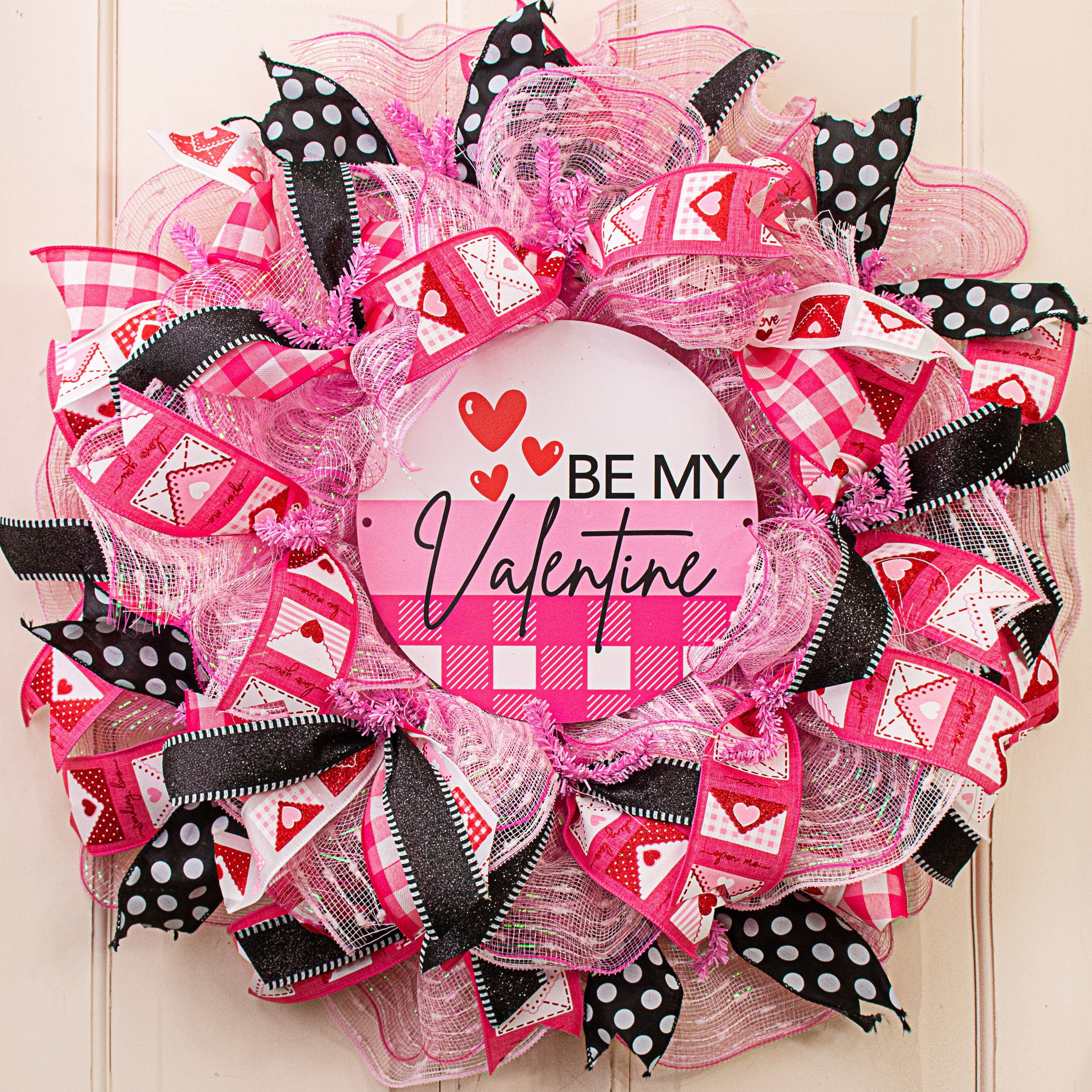 9.4" Round Waterproof Sign: Plaid Be My Valentine