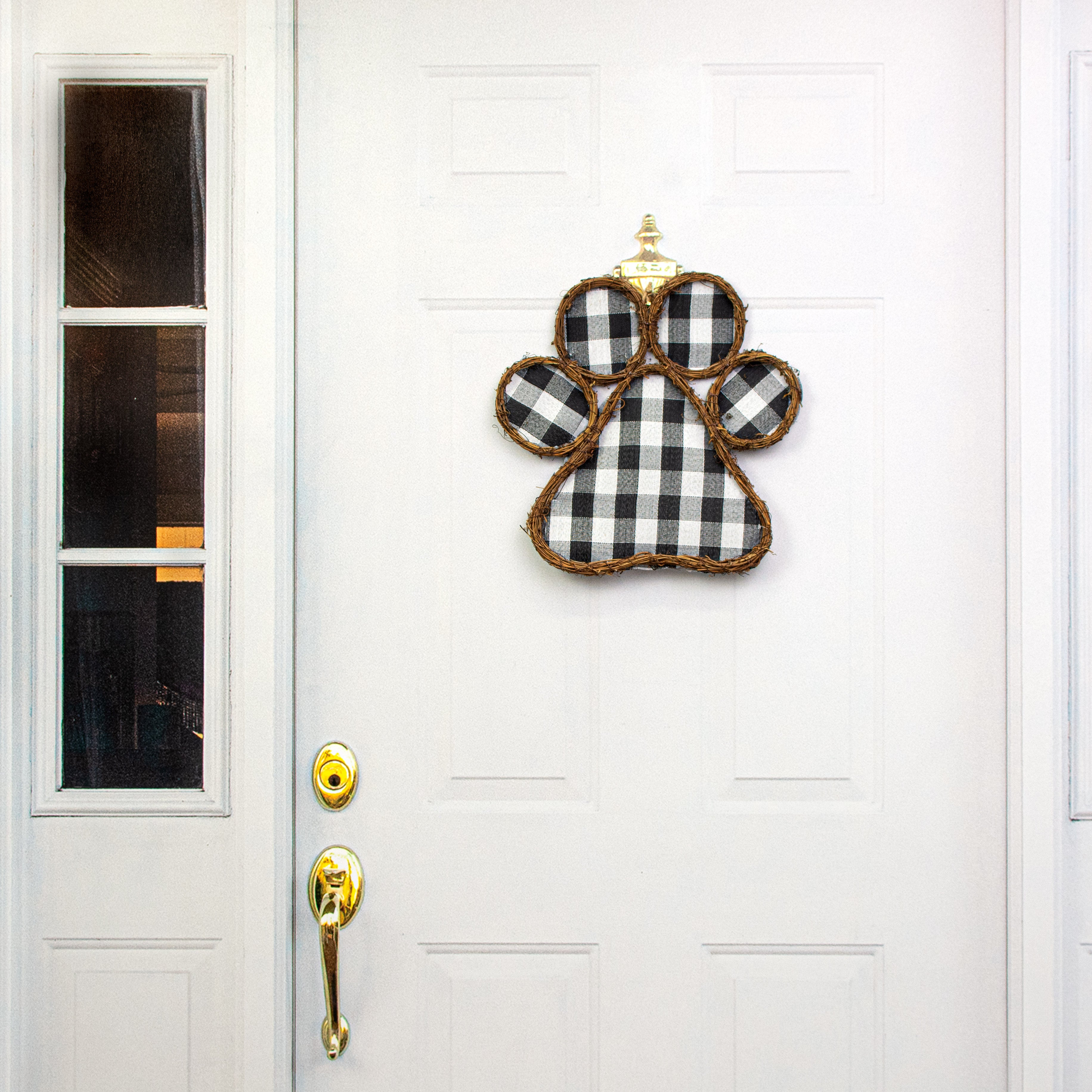 15" Grapevine Hanger: Black & White Check Paw Print