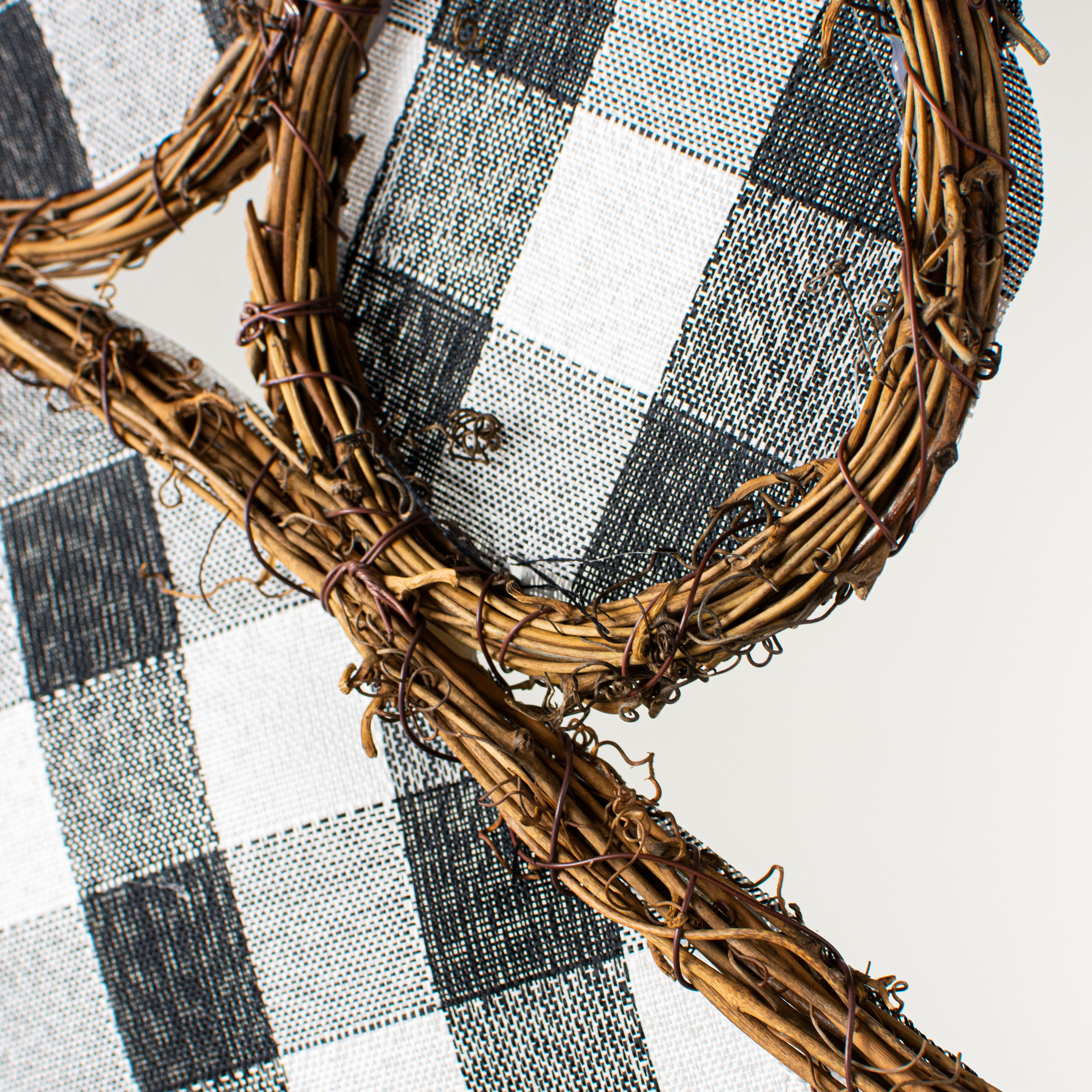 15" Grapevine Hanger: Black & White Check Paw Print