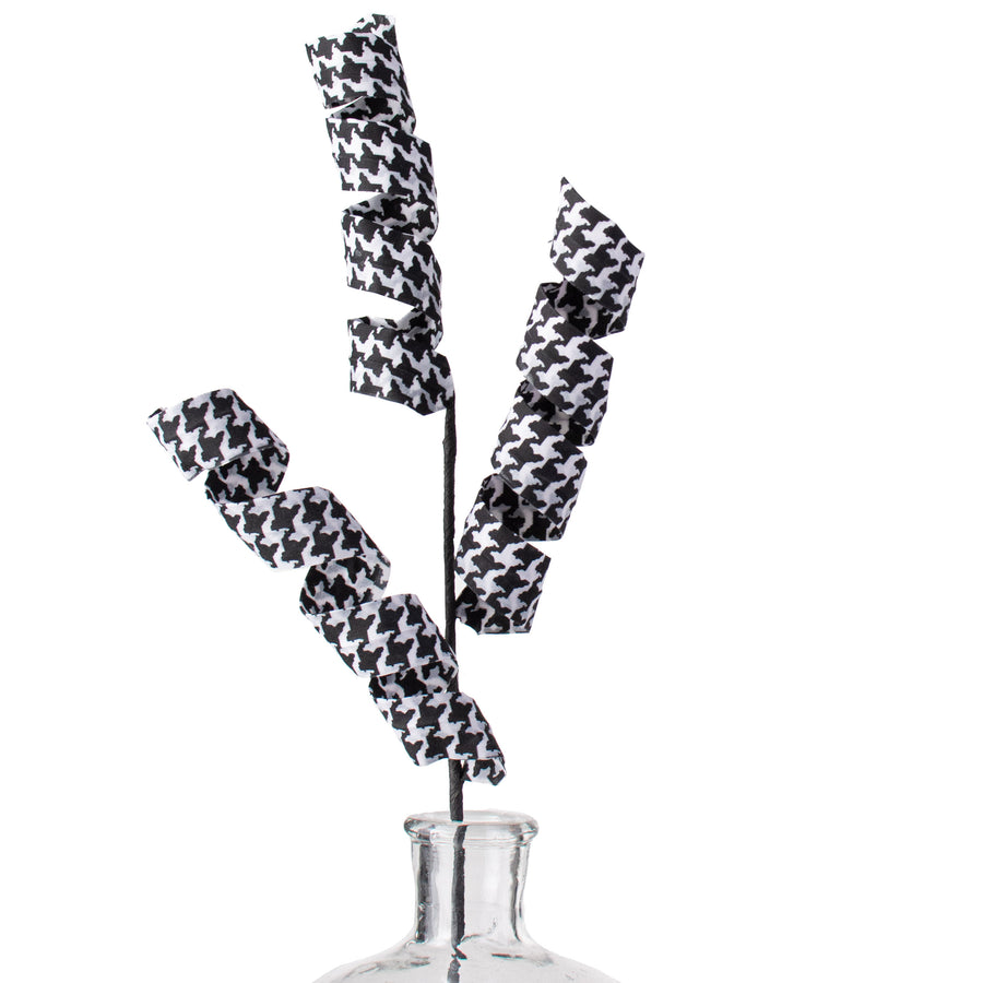 24" Houndstooth Curly Spray: Black