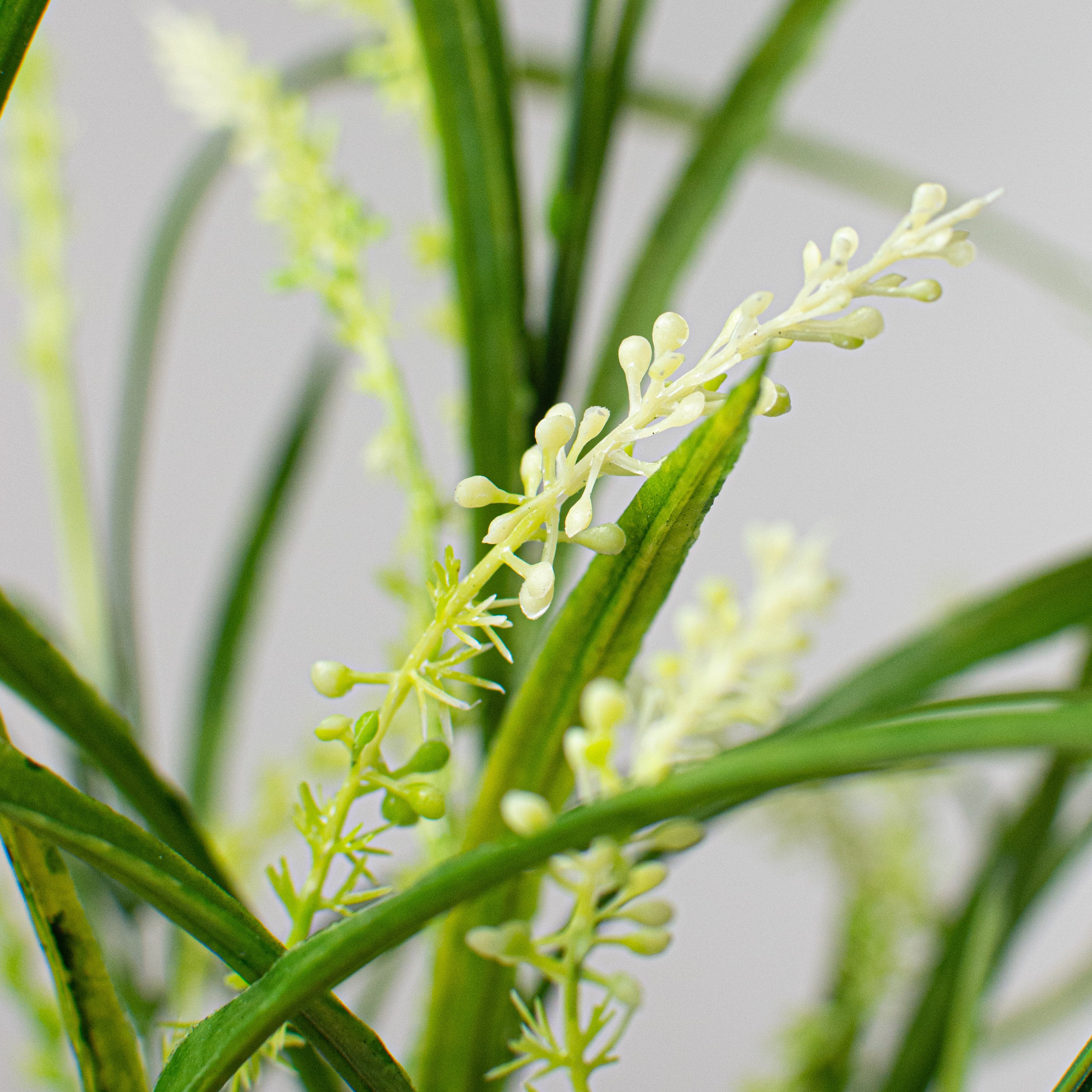 21" Plastic Rice Grass Bush