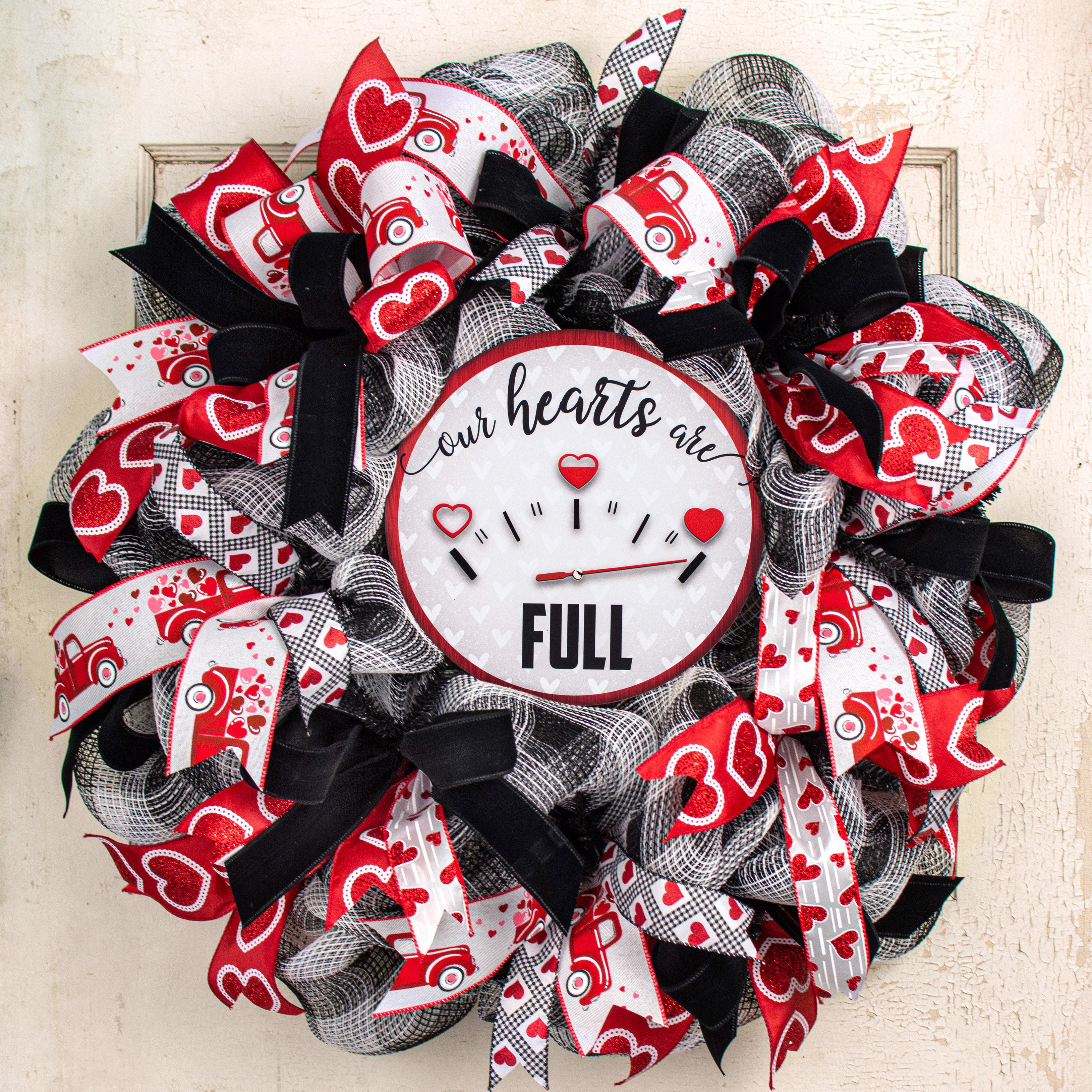 9.4" Round Waterproof Sign: Hearts Are Full