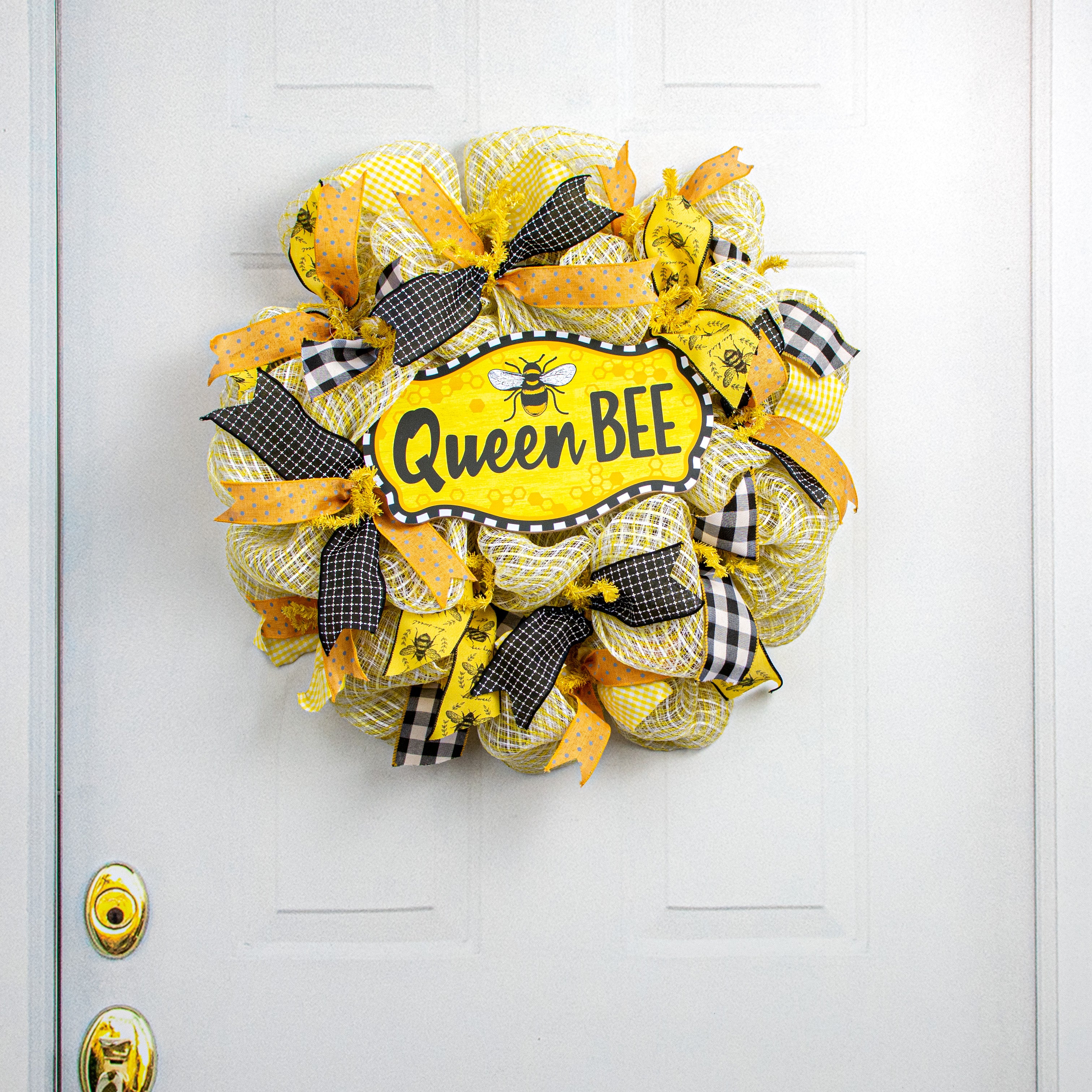 12" Scalloped Wooden Sign: Queen Bee