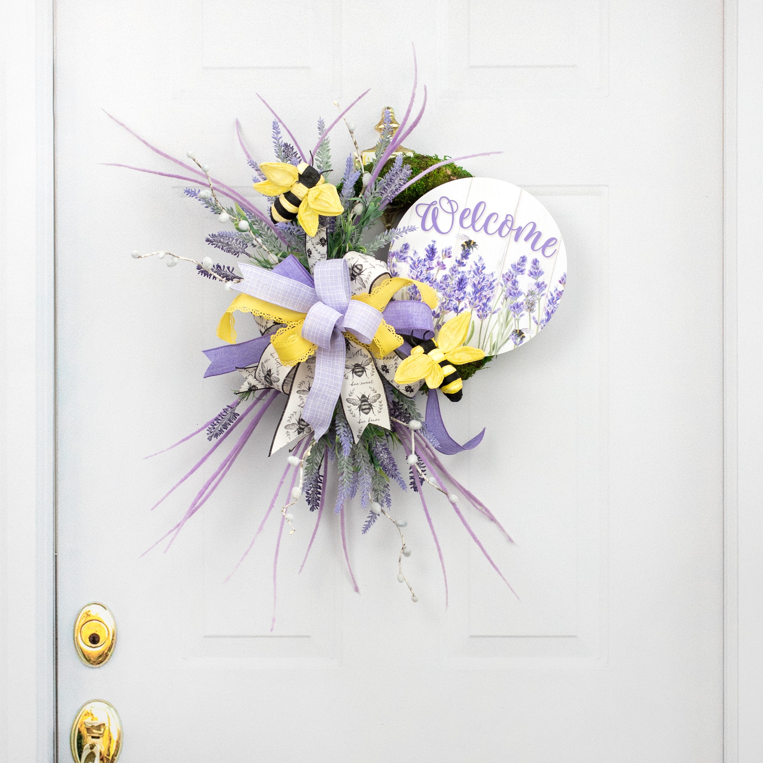 9.4" Round Waterproof Sign: Welcome Lavender