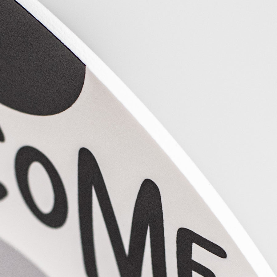 9.4" Round Waterproof Sign: Welcome Big Bee