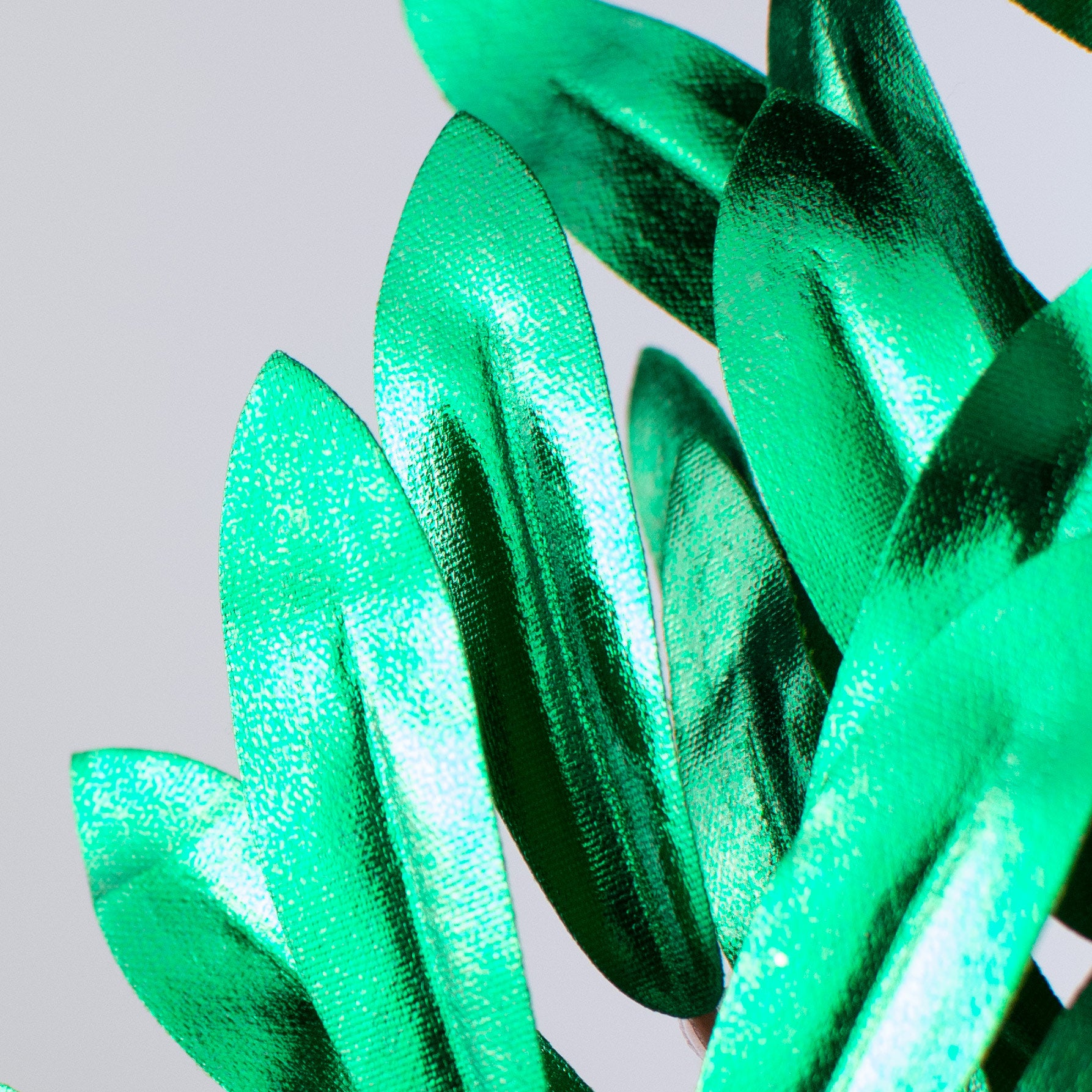 11" Metallic Laurel Pick: Emerald Green