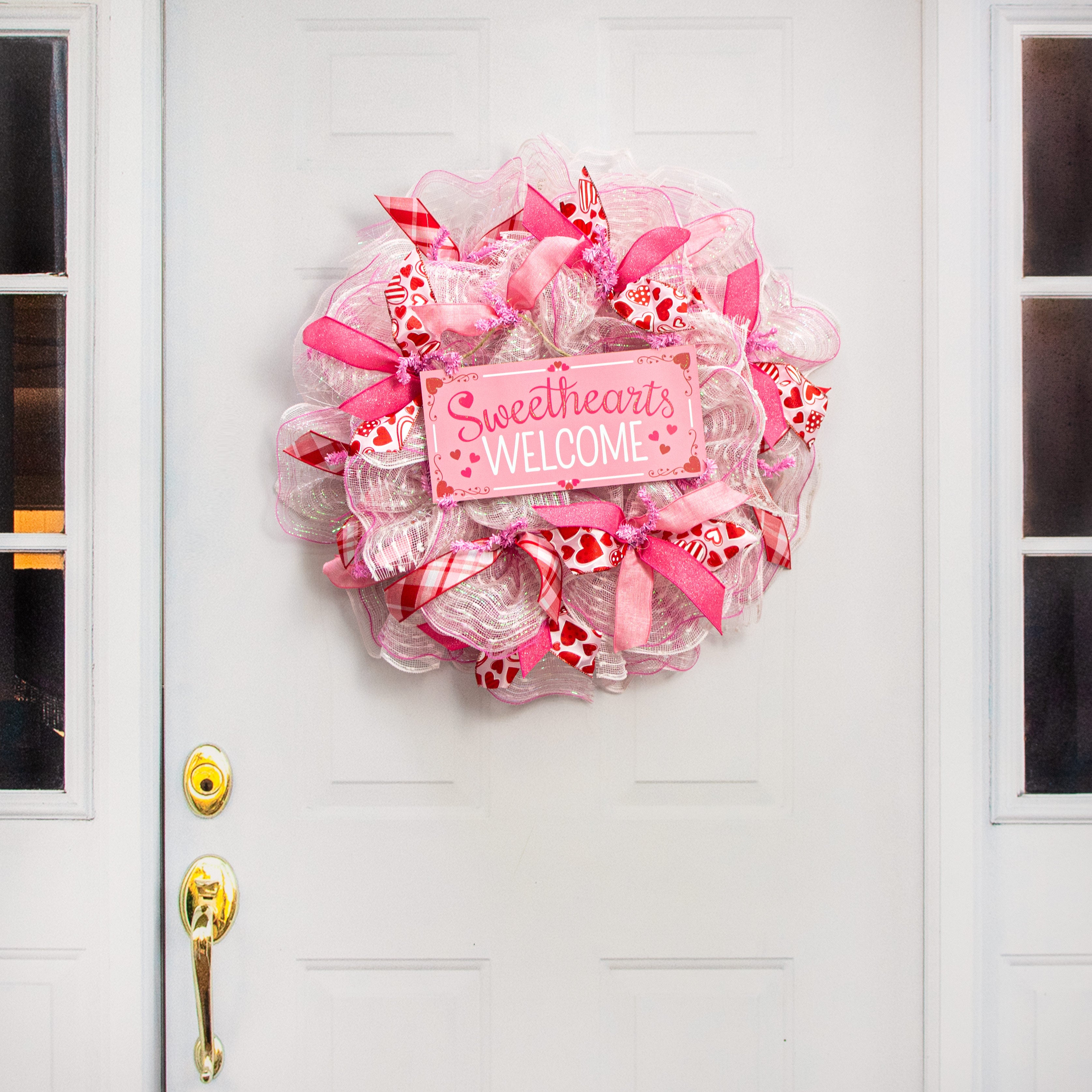 12" Wooden Sign: Sweethearts Welcome