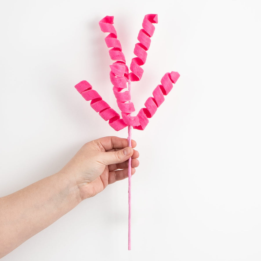 16" Fuzzy Curly Spray: Fuchsia Pink