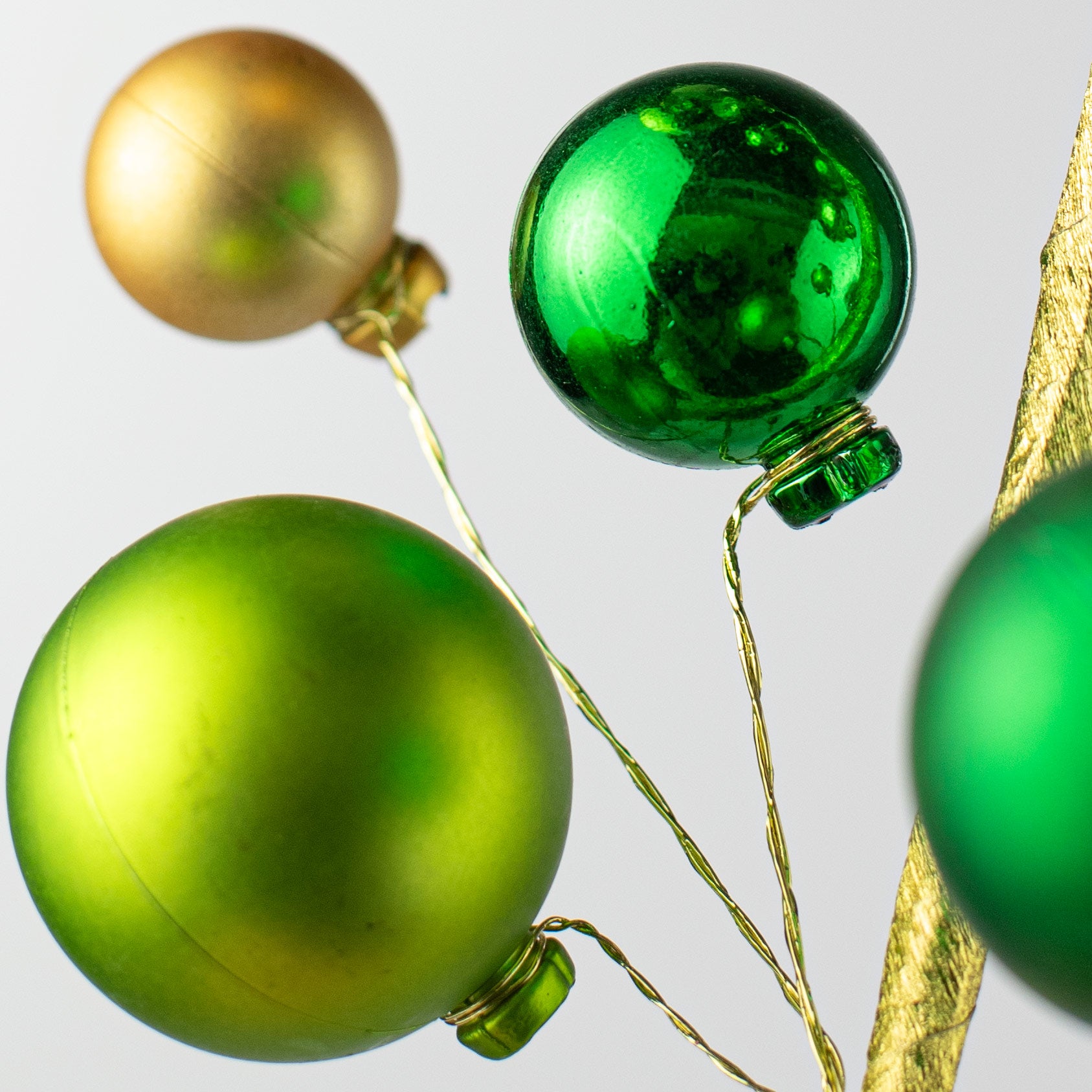 16" Ornament Pick: Green & Gold