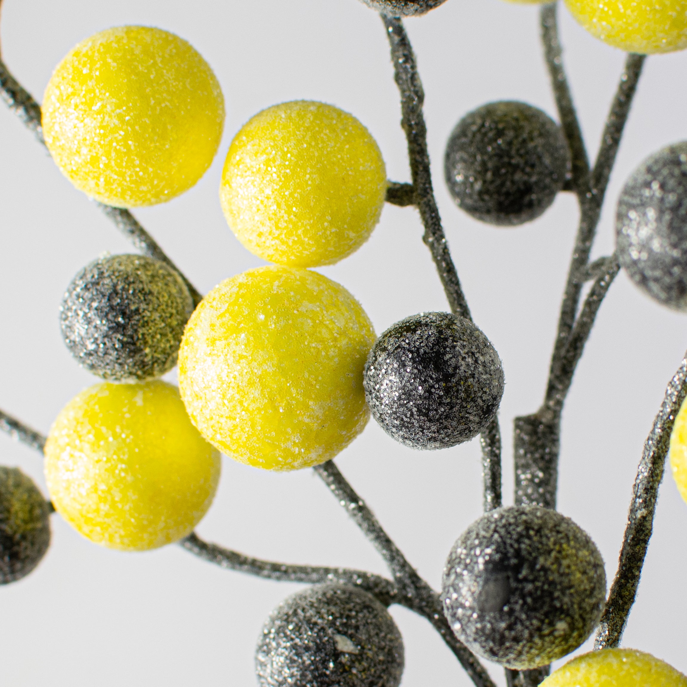 17" Glitter Ball Spray: Black & Yellow