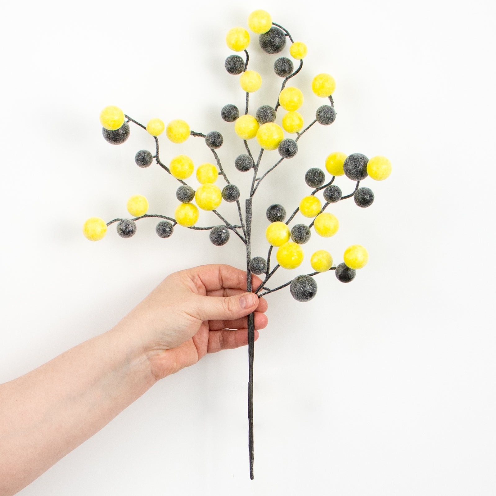 17" Glitter Ball Spray: Black & Yellow
