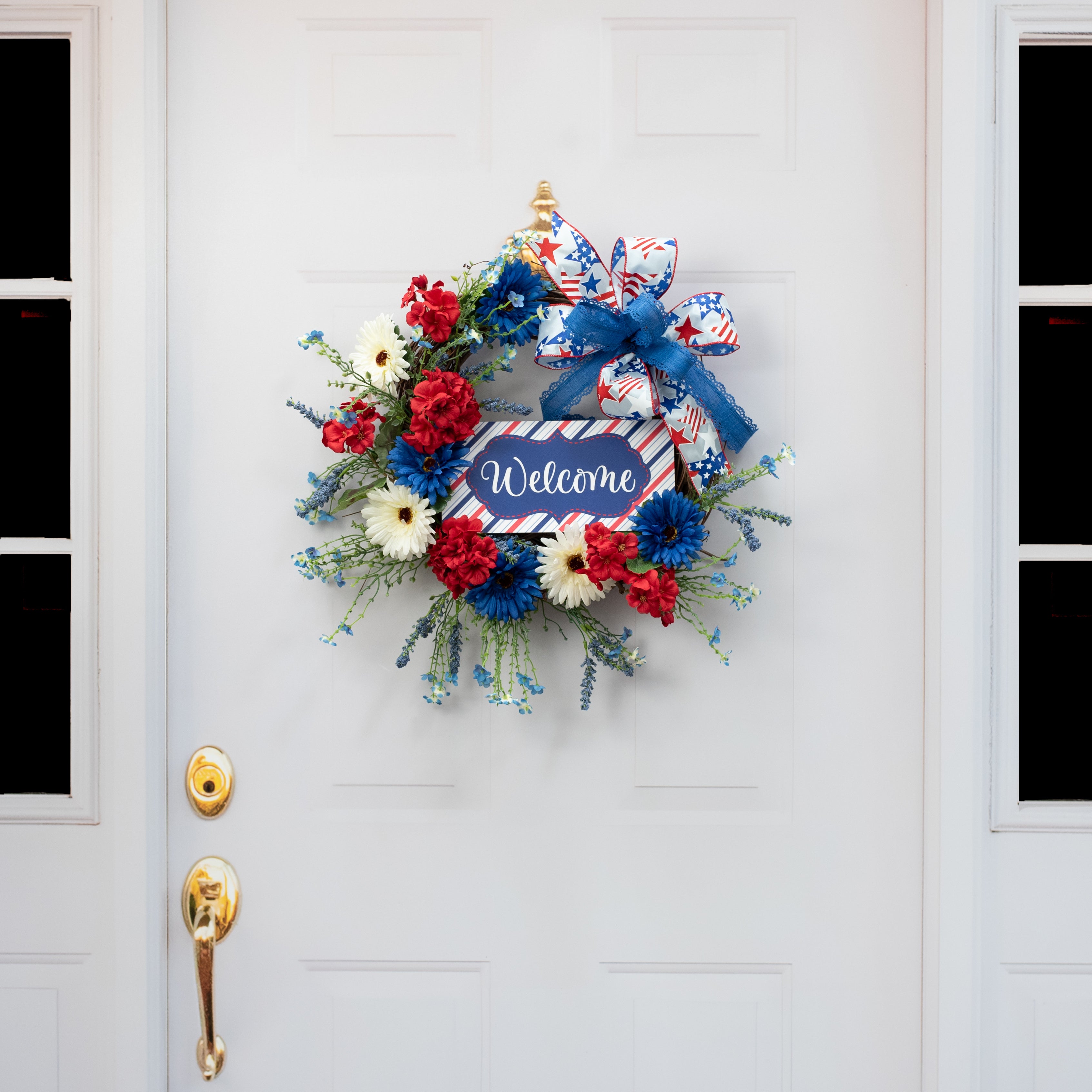 10.5" Waterproof Sign: Scalloped Welcome Light Blue Patriotic
