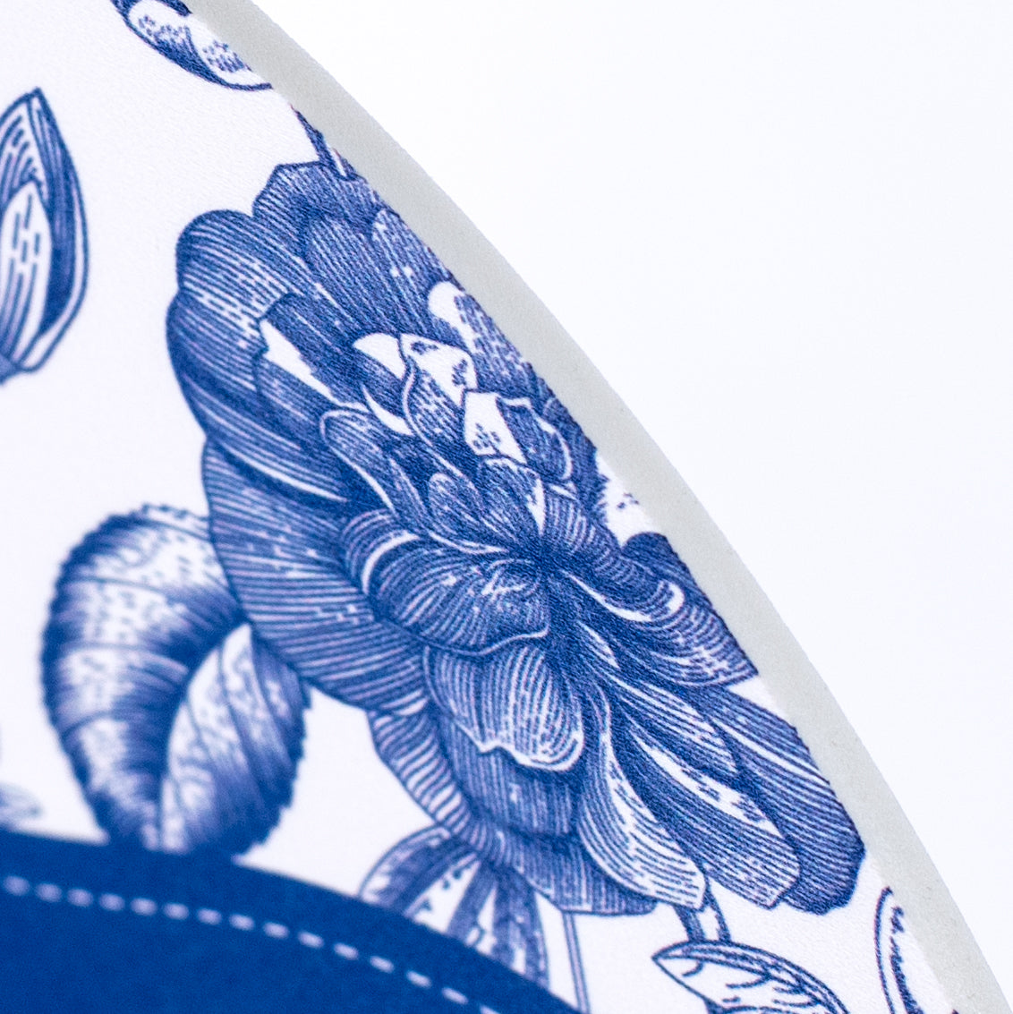 8.5" Round Waterproof Sign: Scalloped Welcome Blue Floral Chinoiserie