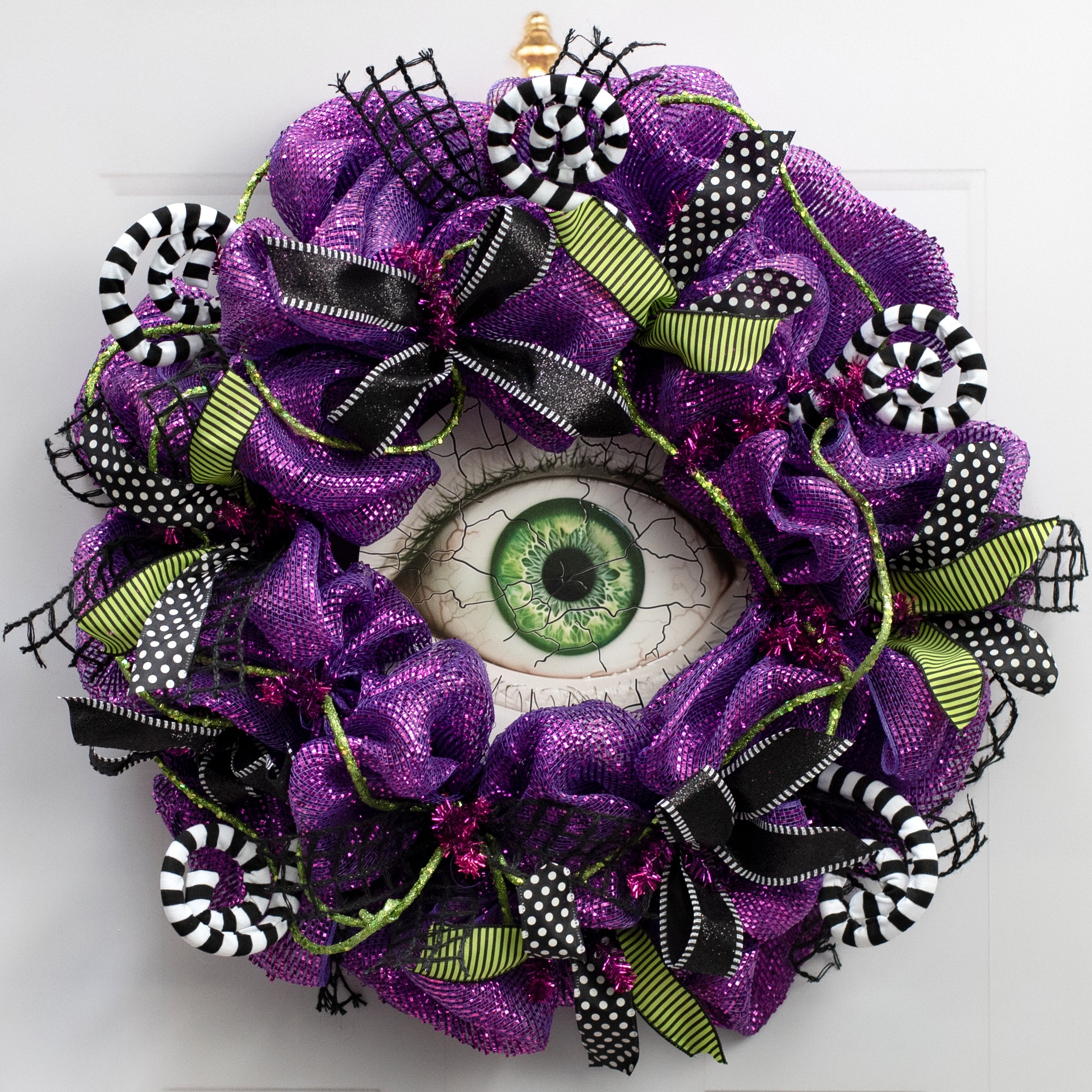 10.5" Round Waterproof Sign: Crackle Texture Creepy Eye