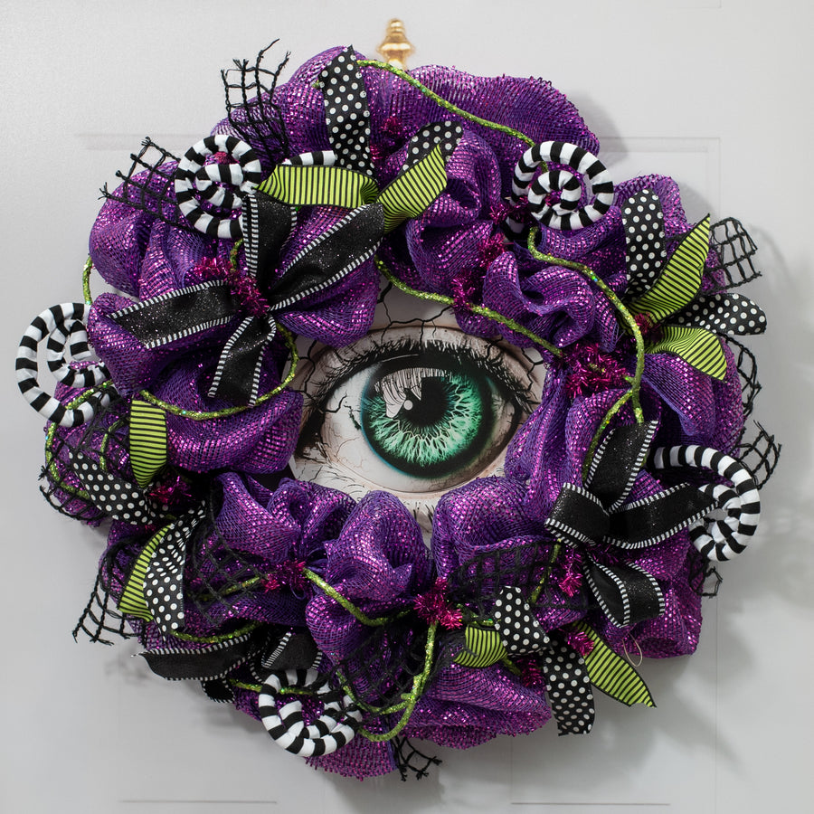 10.5" Round Waterproof Sign: Crackle Texture Doll Eye
