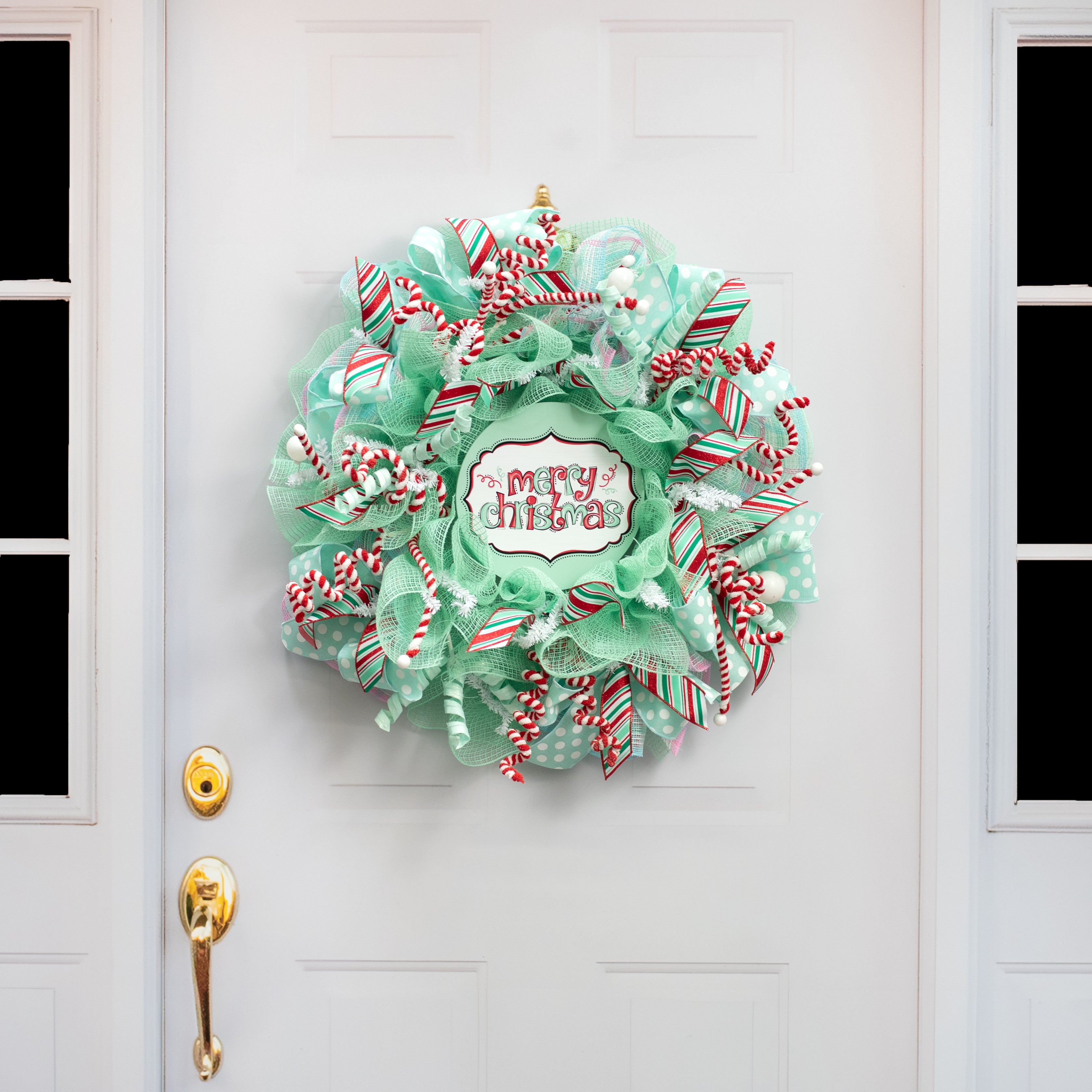 8.5" Round Waterproof Sign: Mint Merry Christmas