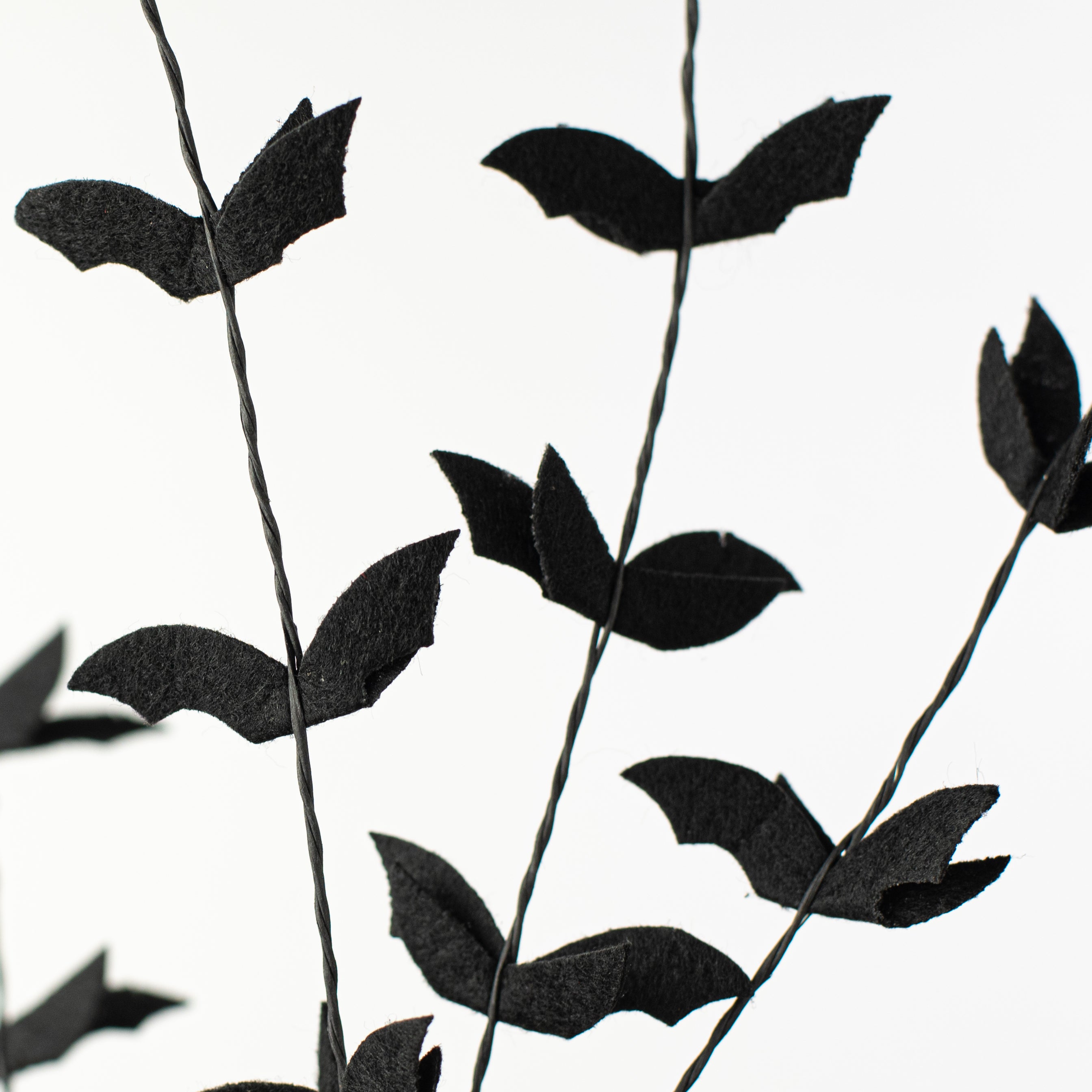 30" Felt Bats Filler Spray: Black