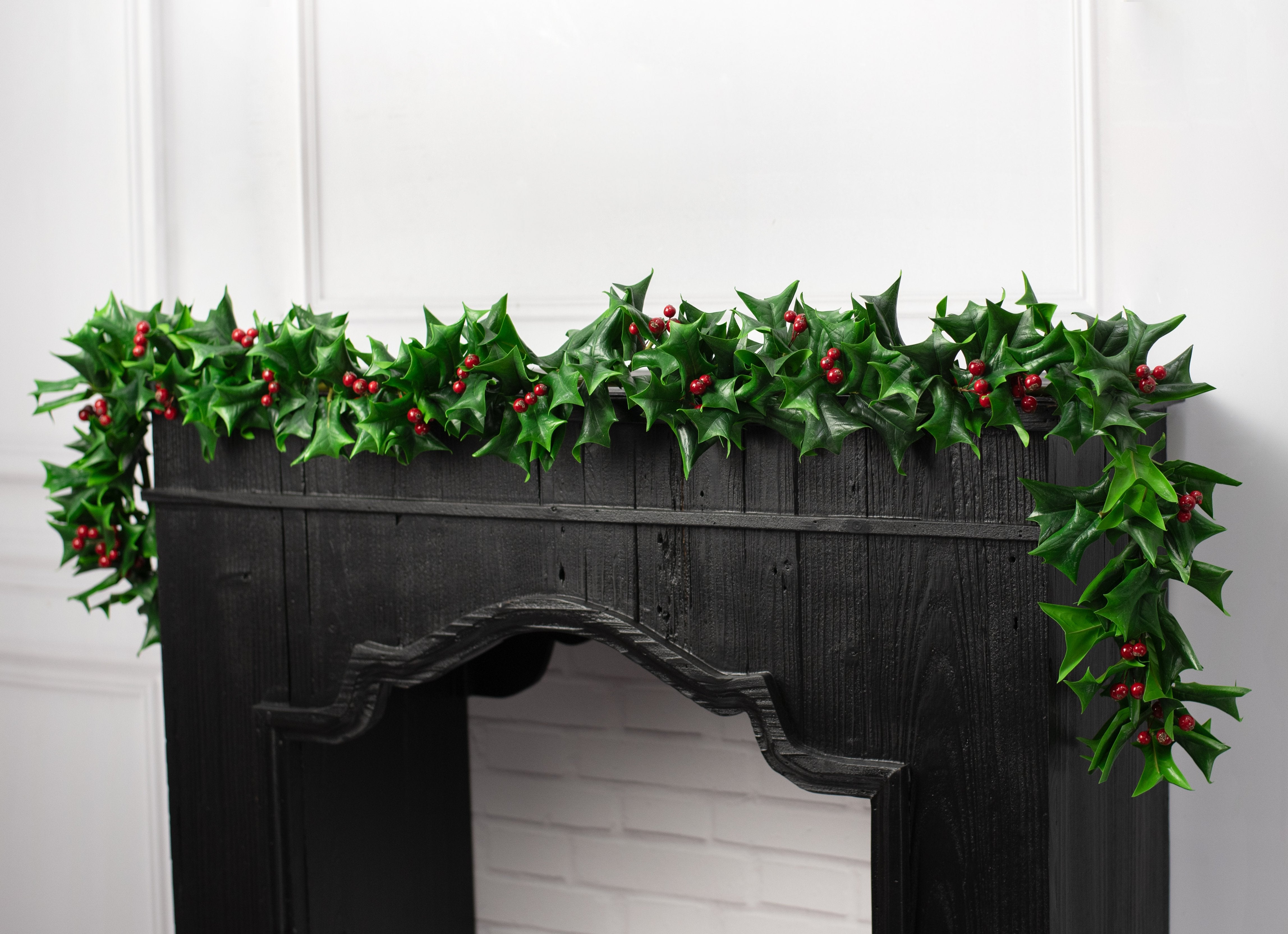 5' Holly Leaf & Berry Garland