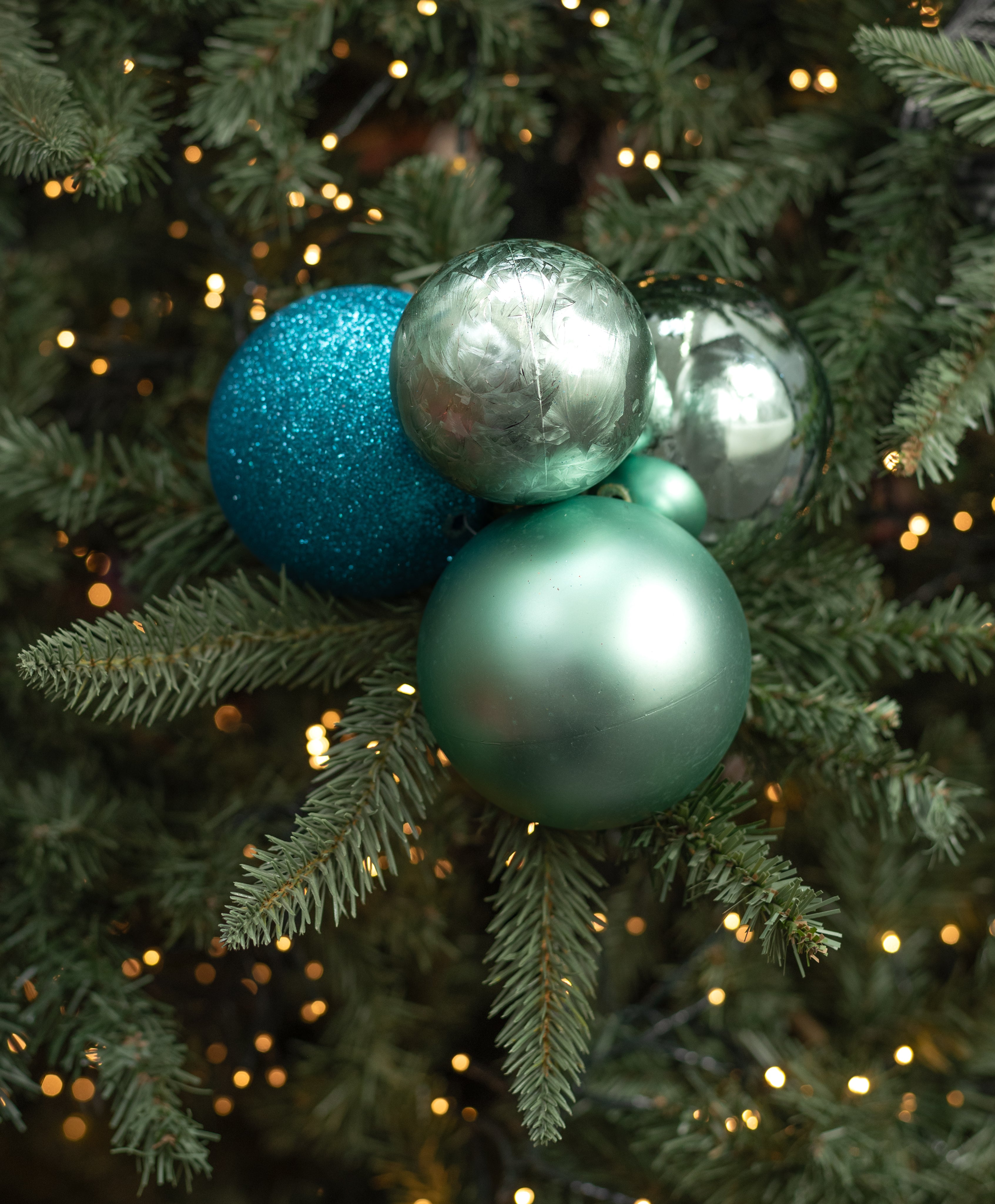 80-100mm Ball Ornament Cluster Ties: Metallic & Glitter Turquoise Blue
