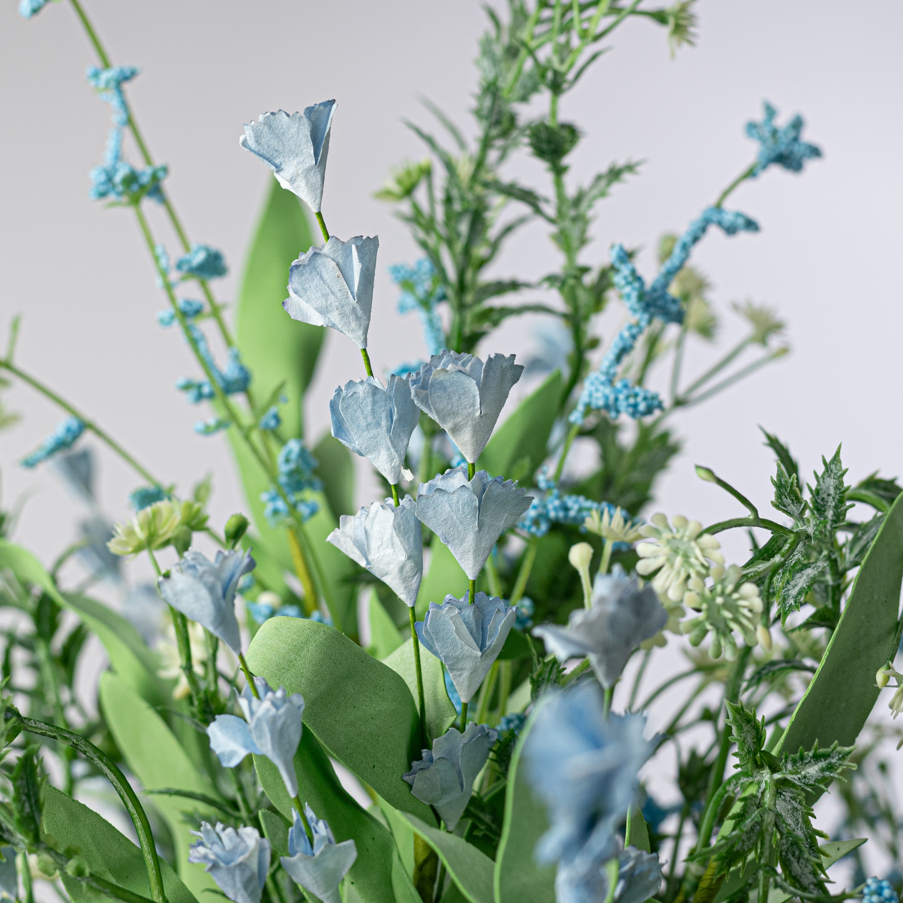 20" Mixed Flower Filler Bush: Blue & Cream