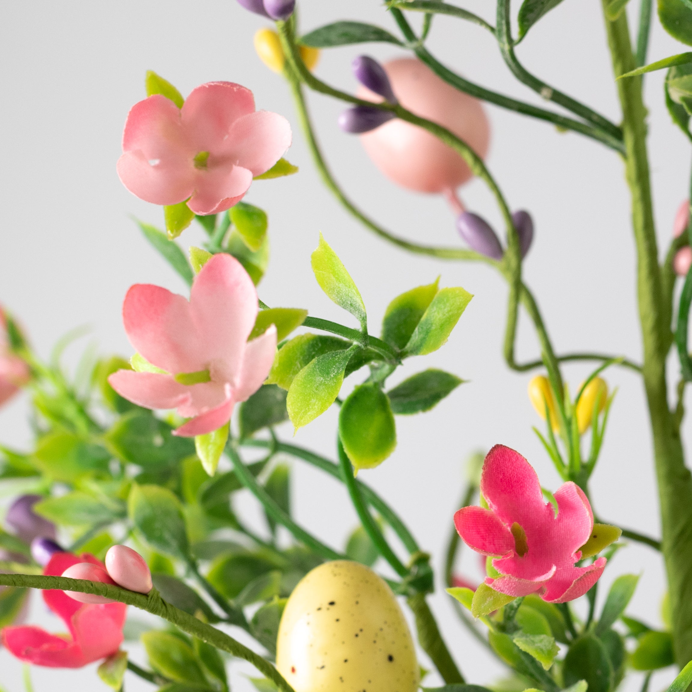 20" Easter Eggs, Pips & Filler Flowers Sprays