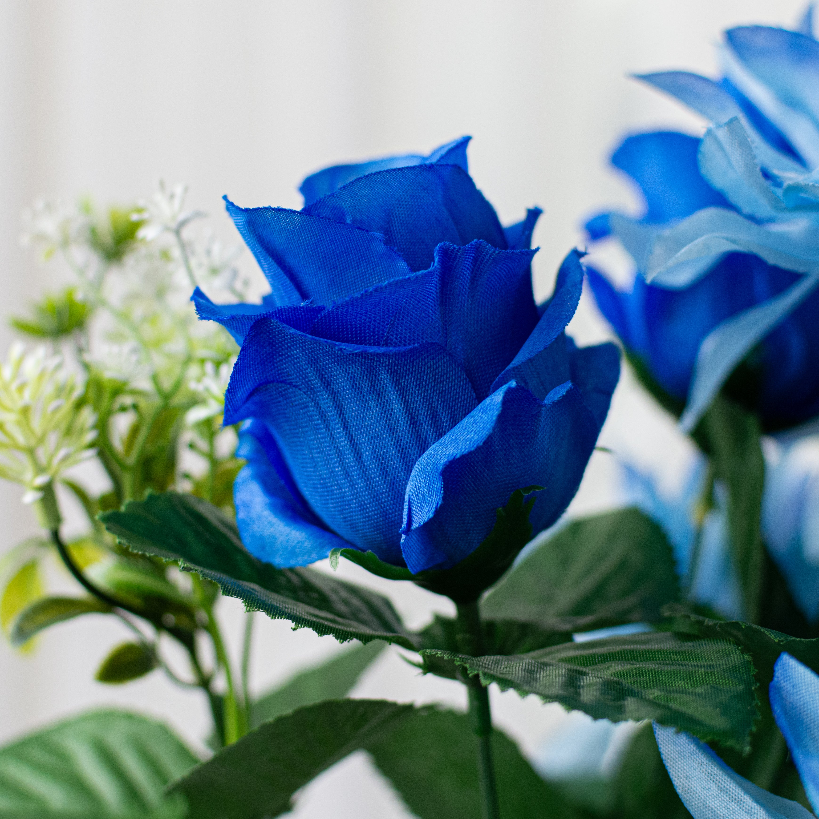 17" Roses & Dahlia Bush: Blue (12 Stem)