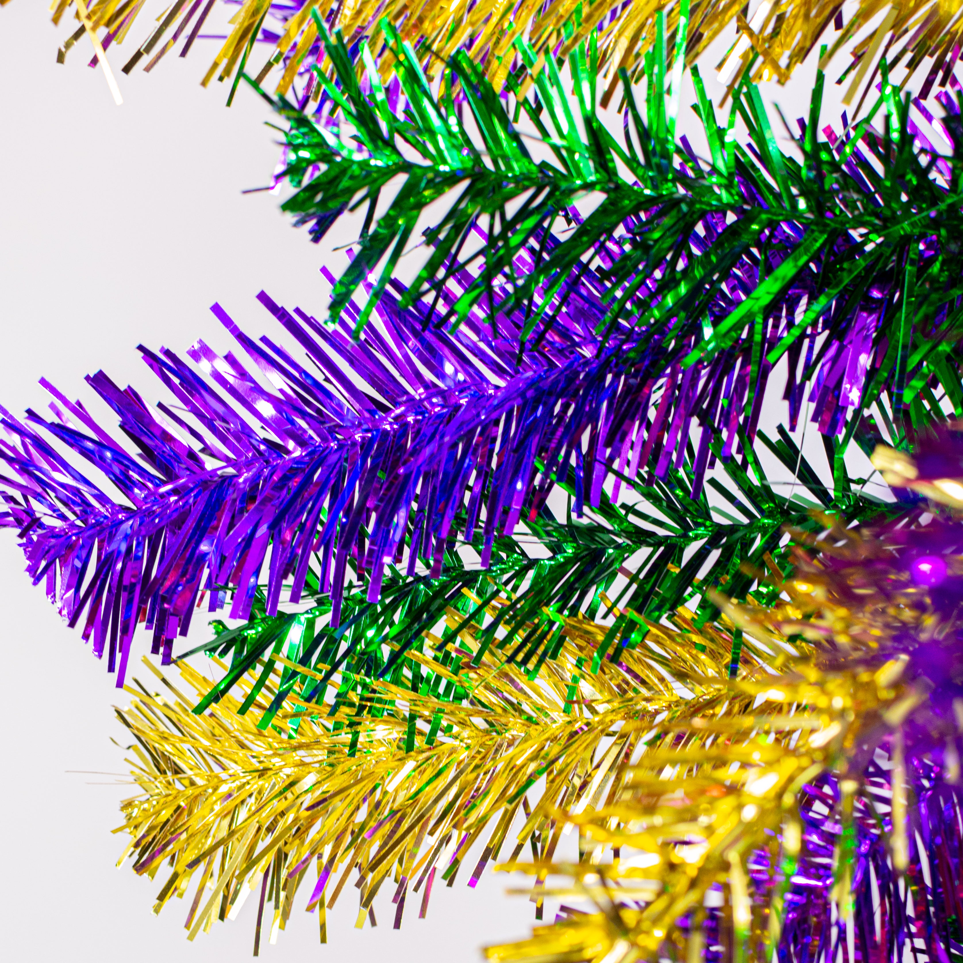 20" Pine Teardrop Swag: Metallic Mardi Gras (45 Tips)