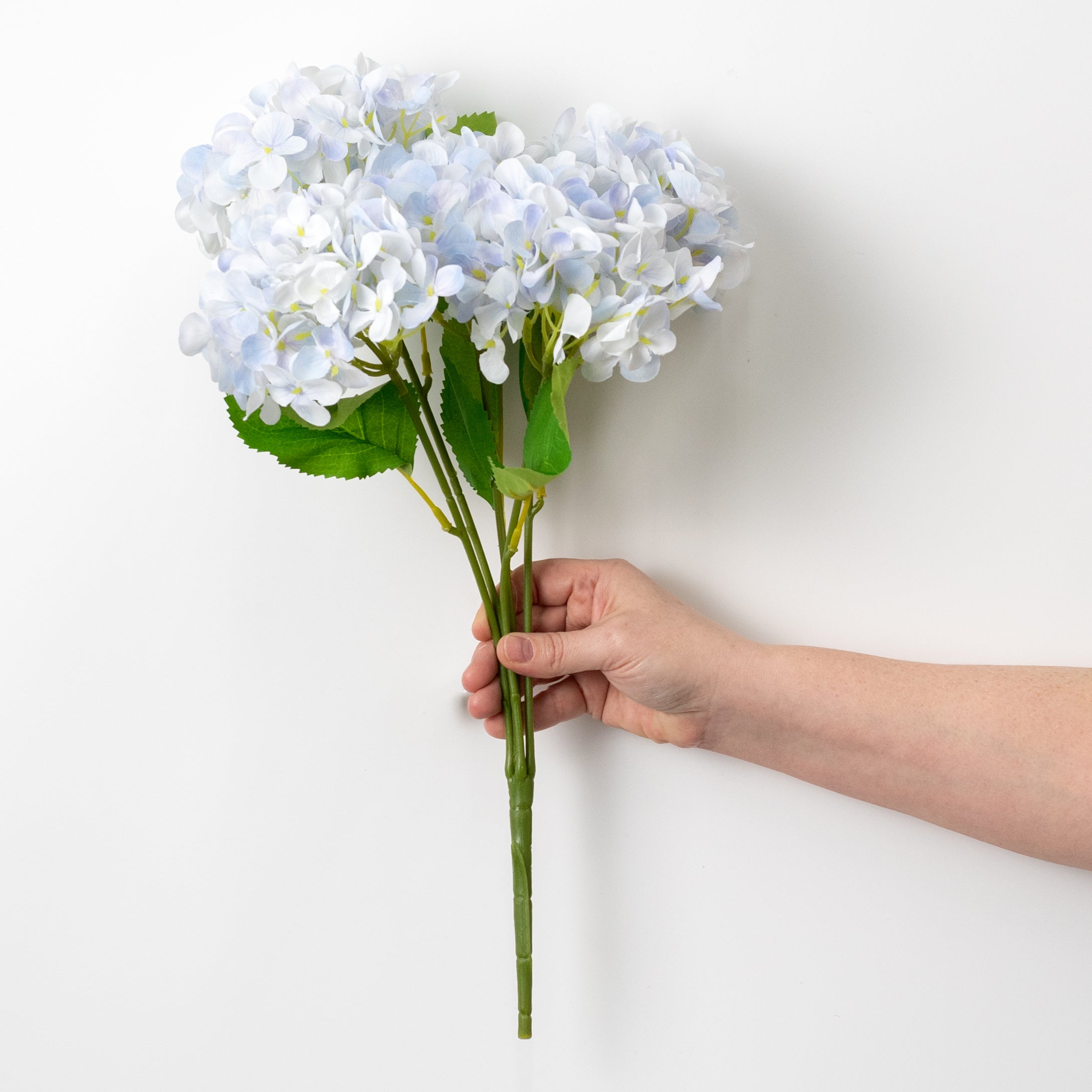 19" Hydrangea Bush: Blue & White (5 Stem)
