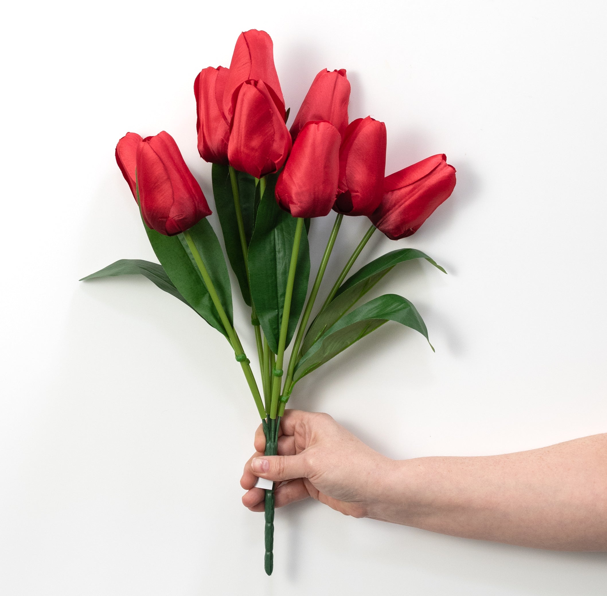 18" Tulip Bush: Red (9 Stem)