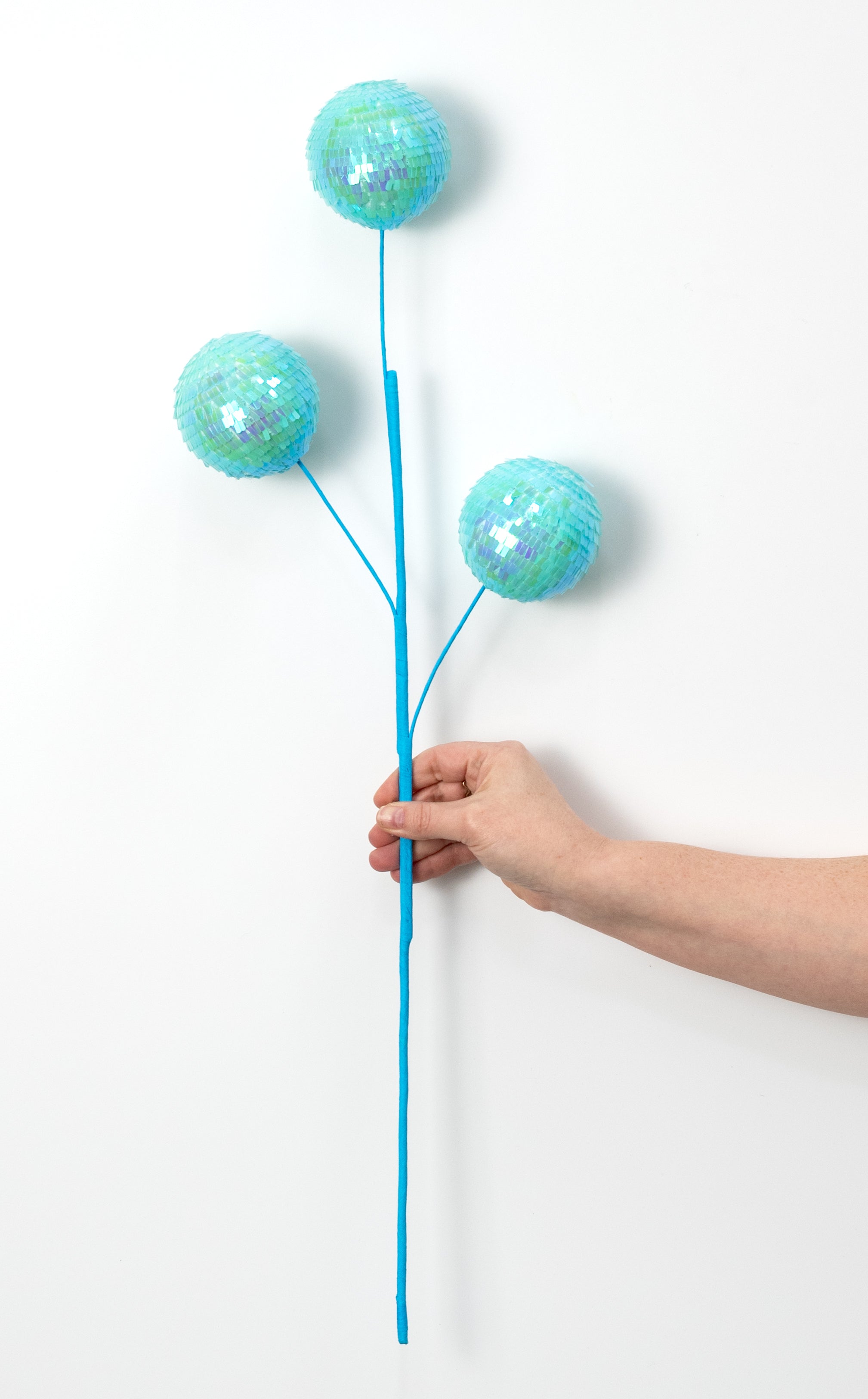 28" Sequin Ball Spray: Iridescent Blue