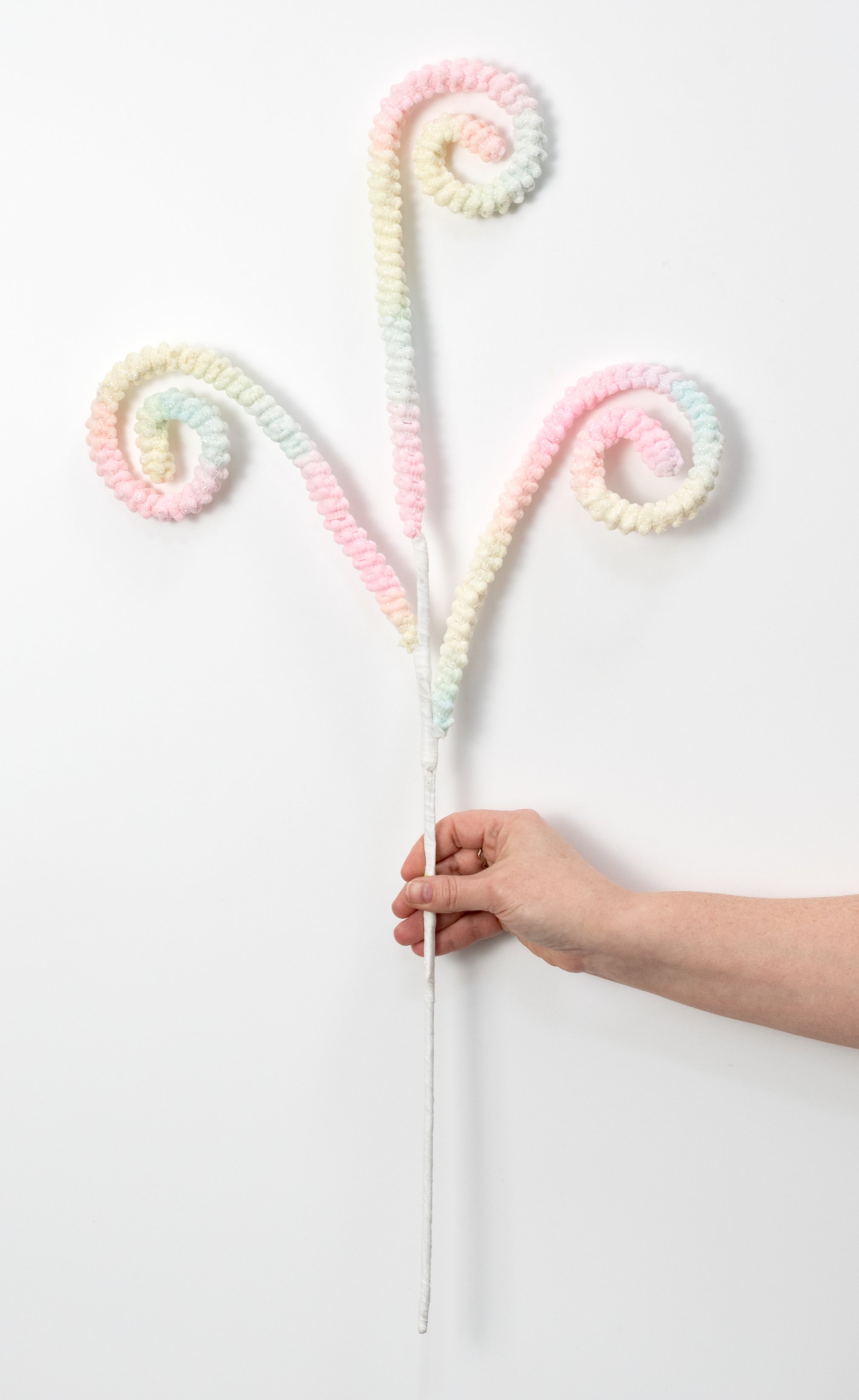 28" Puff Chenille Spiral Curly Spray: Pastel Ombre