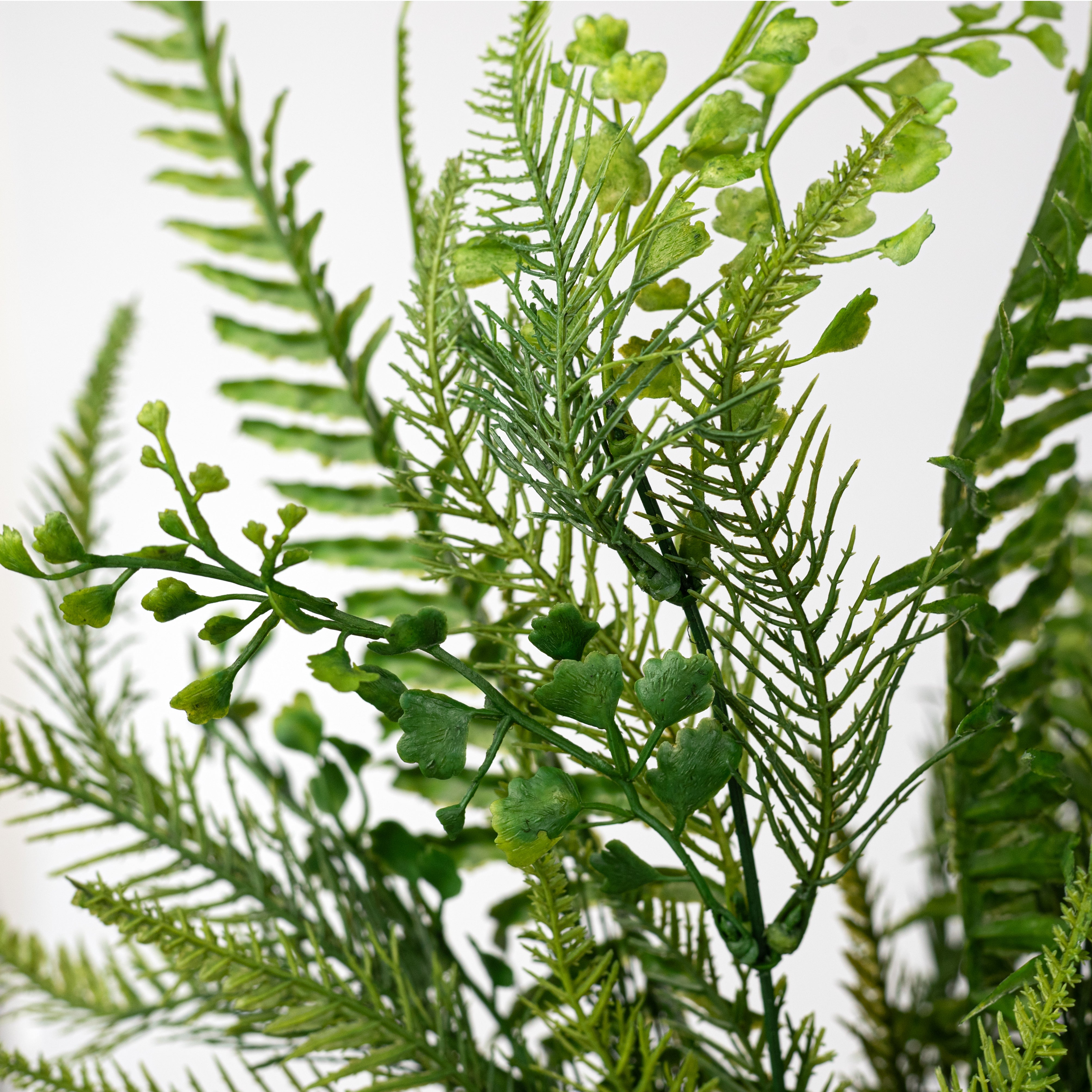 20" Plastic Mixed Fern Bush (7 Stem)