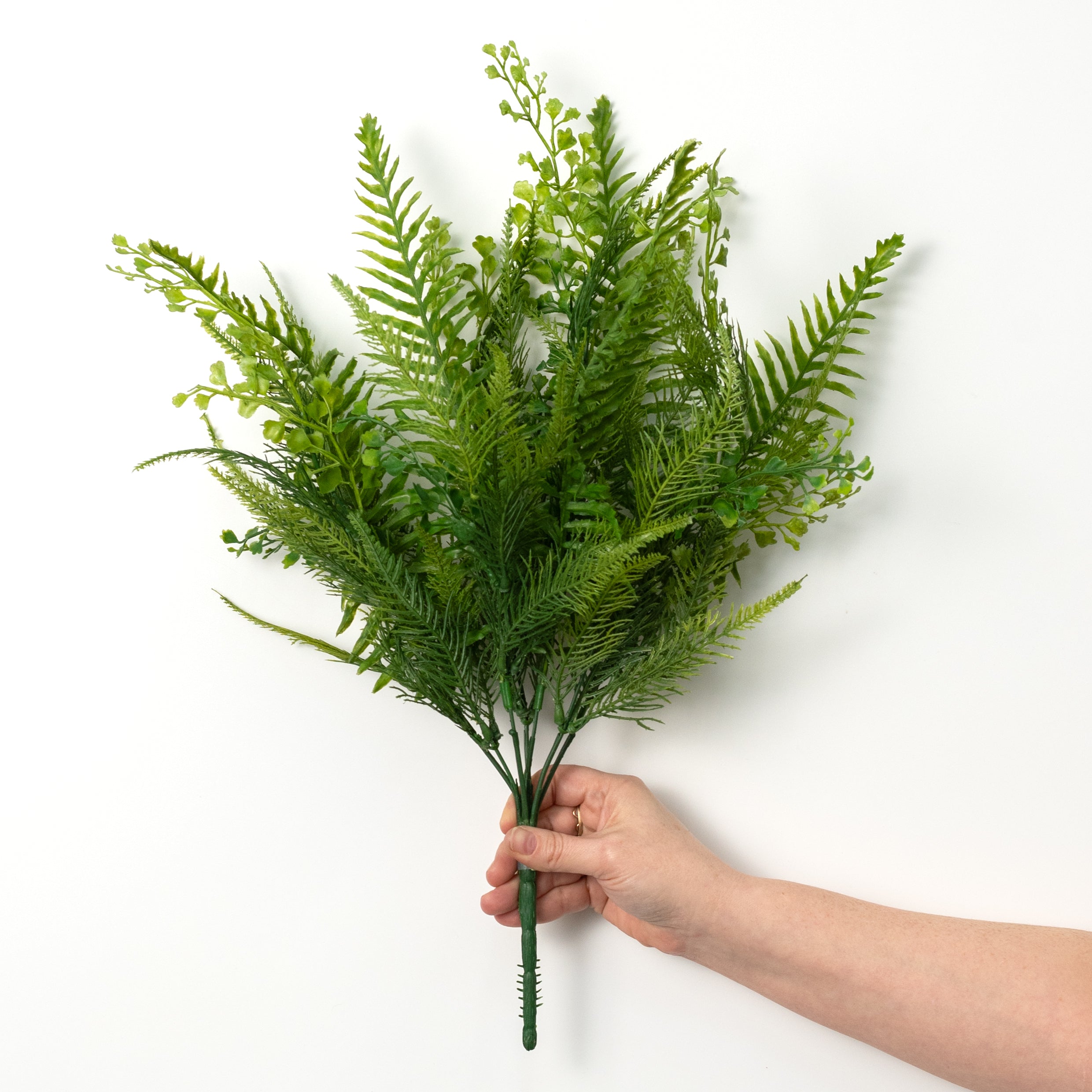 20" Plastic Mixed Fern Bush (7 Stem)