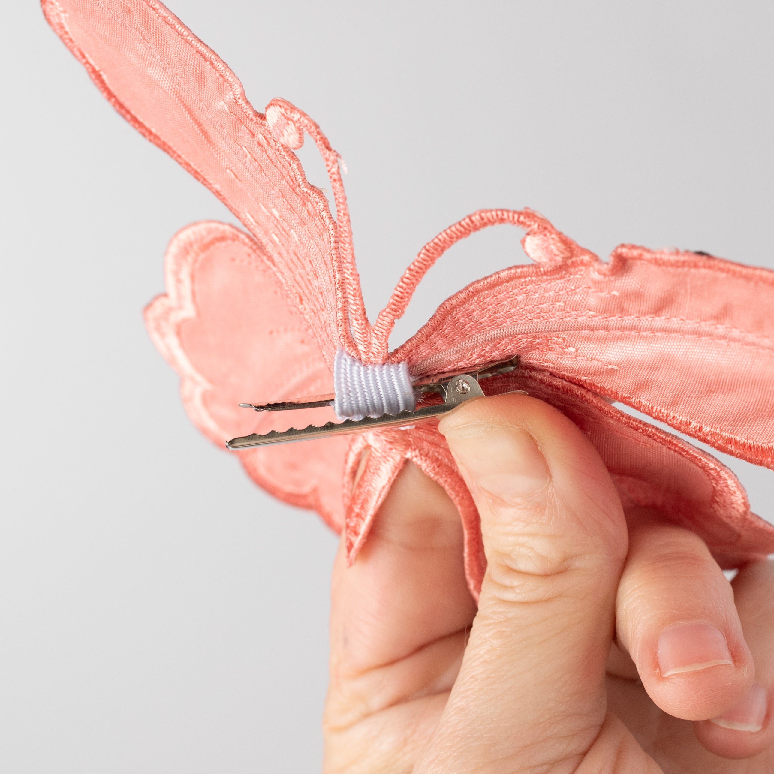 [D Stevens] 6" Acanthus Scroll Chinoiserie Butterfly Clip: Peach
